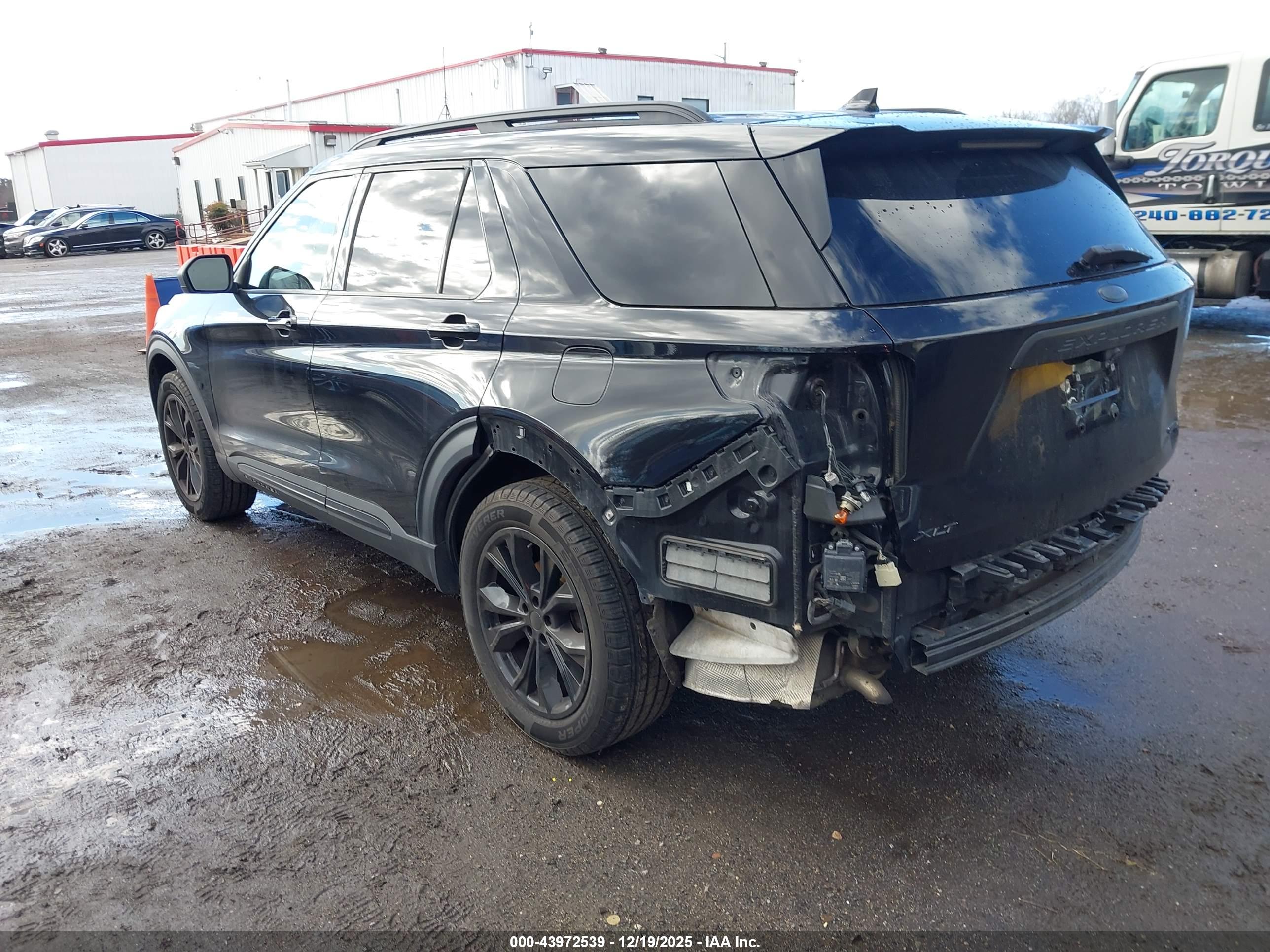 FORD EXPLORER image 3