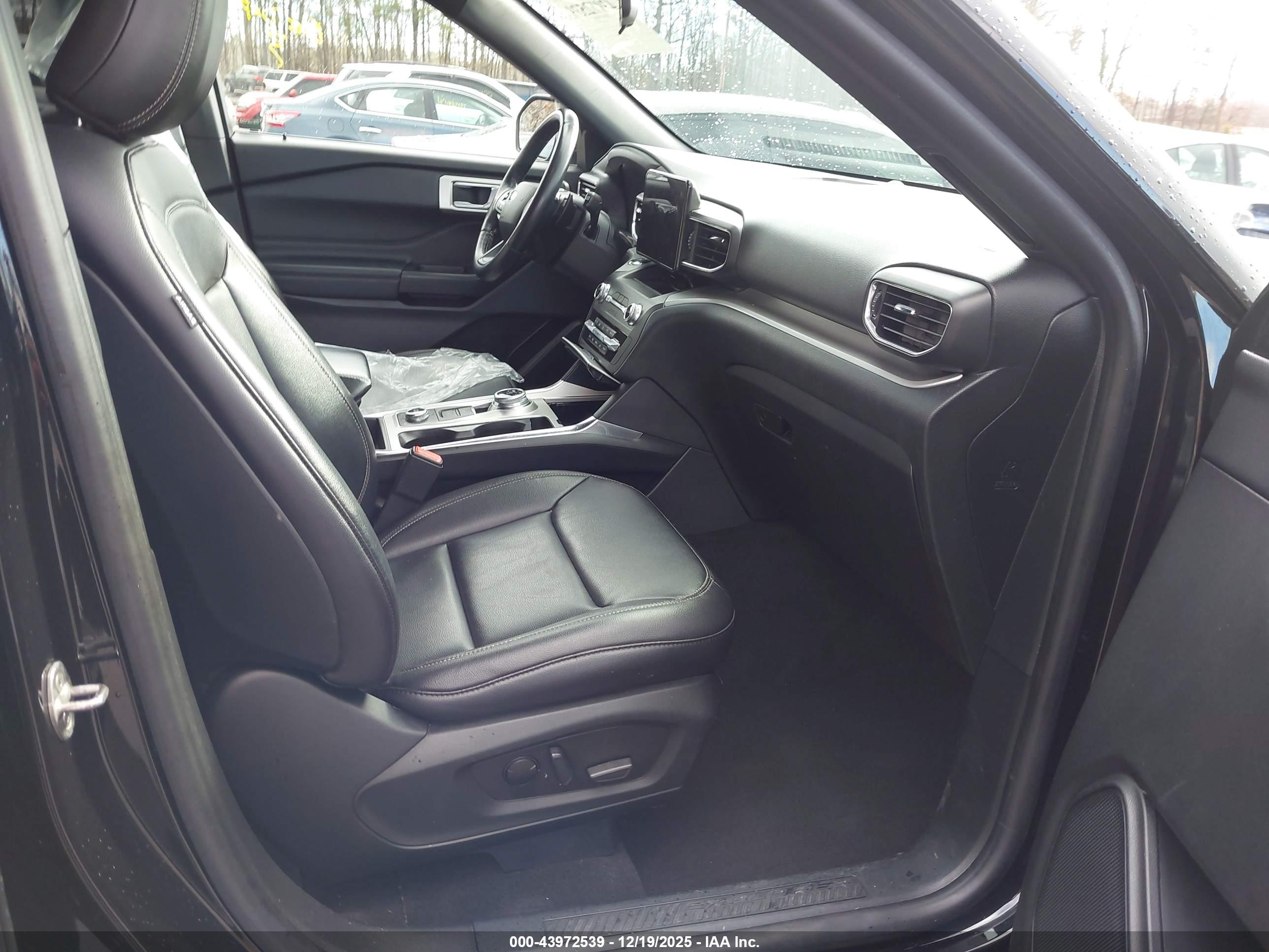 FORD EXPLORER image 5