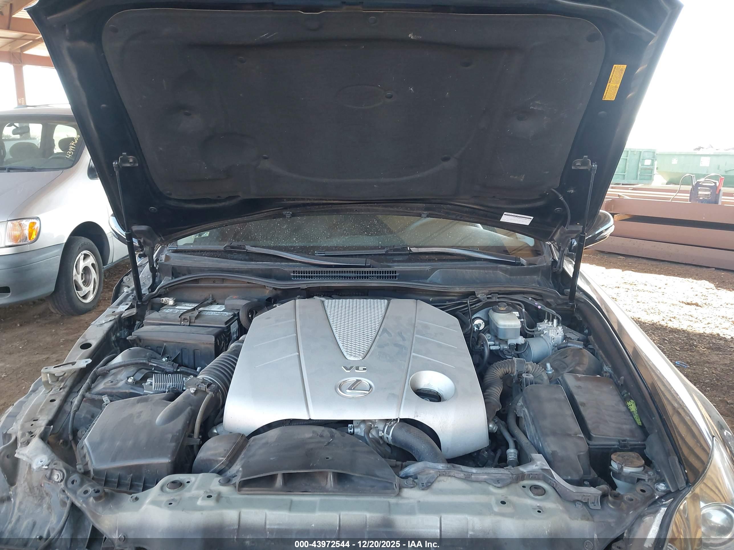 LEXUS IS image 10