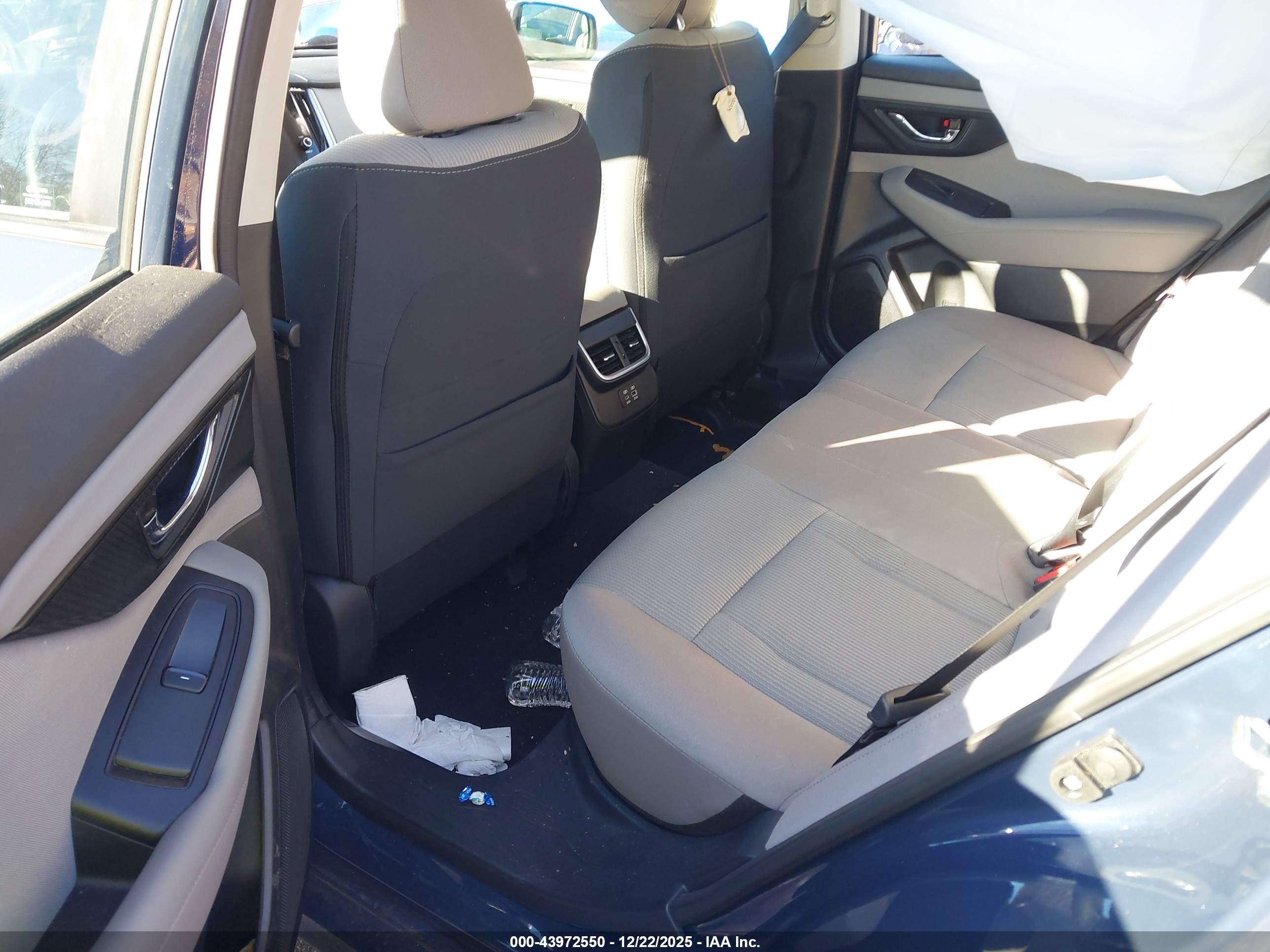 SUBARU LEGACY image 8