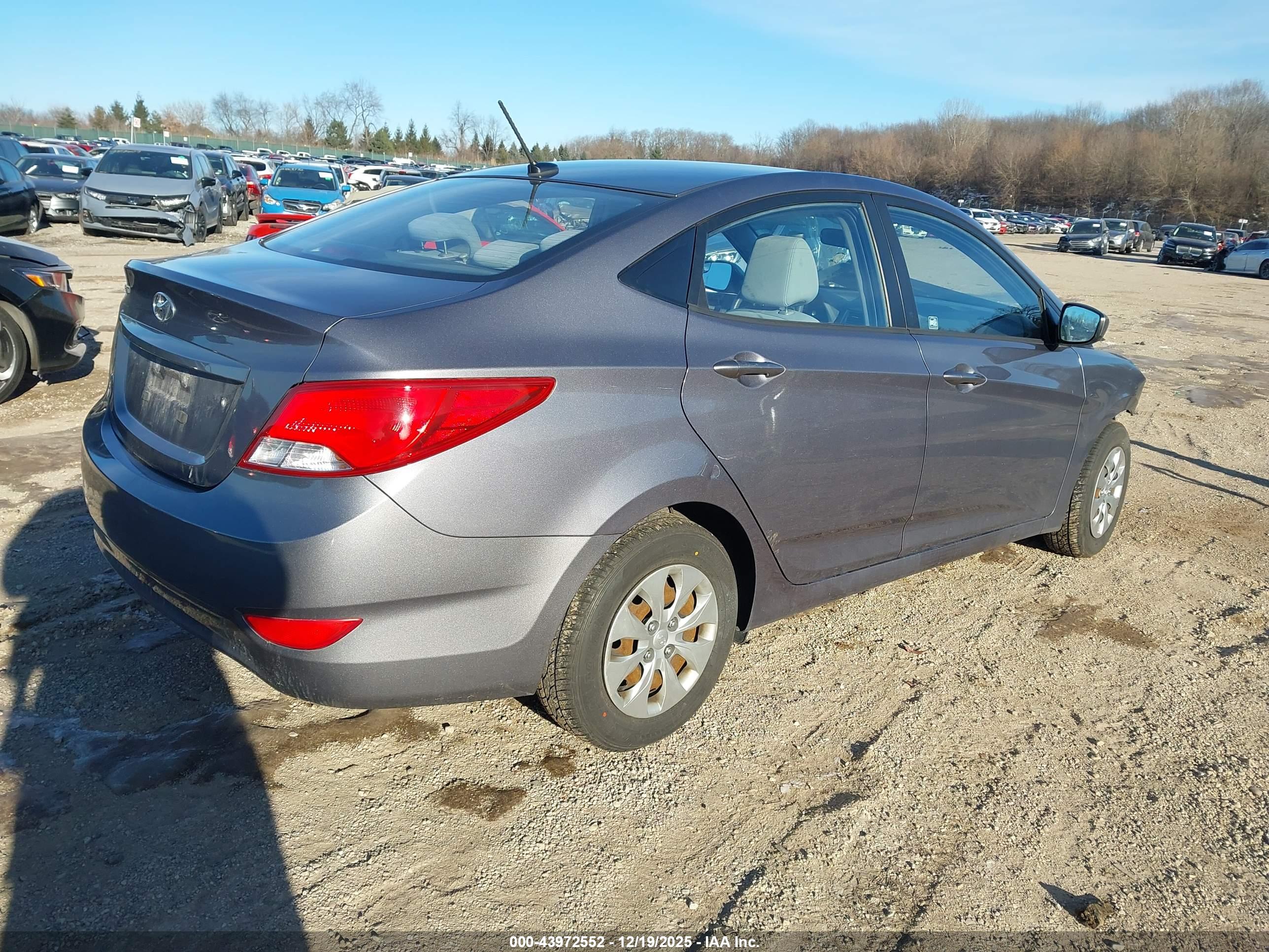 HYUNDAI ACCENT image 4