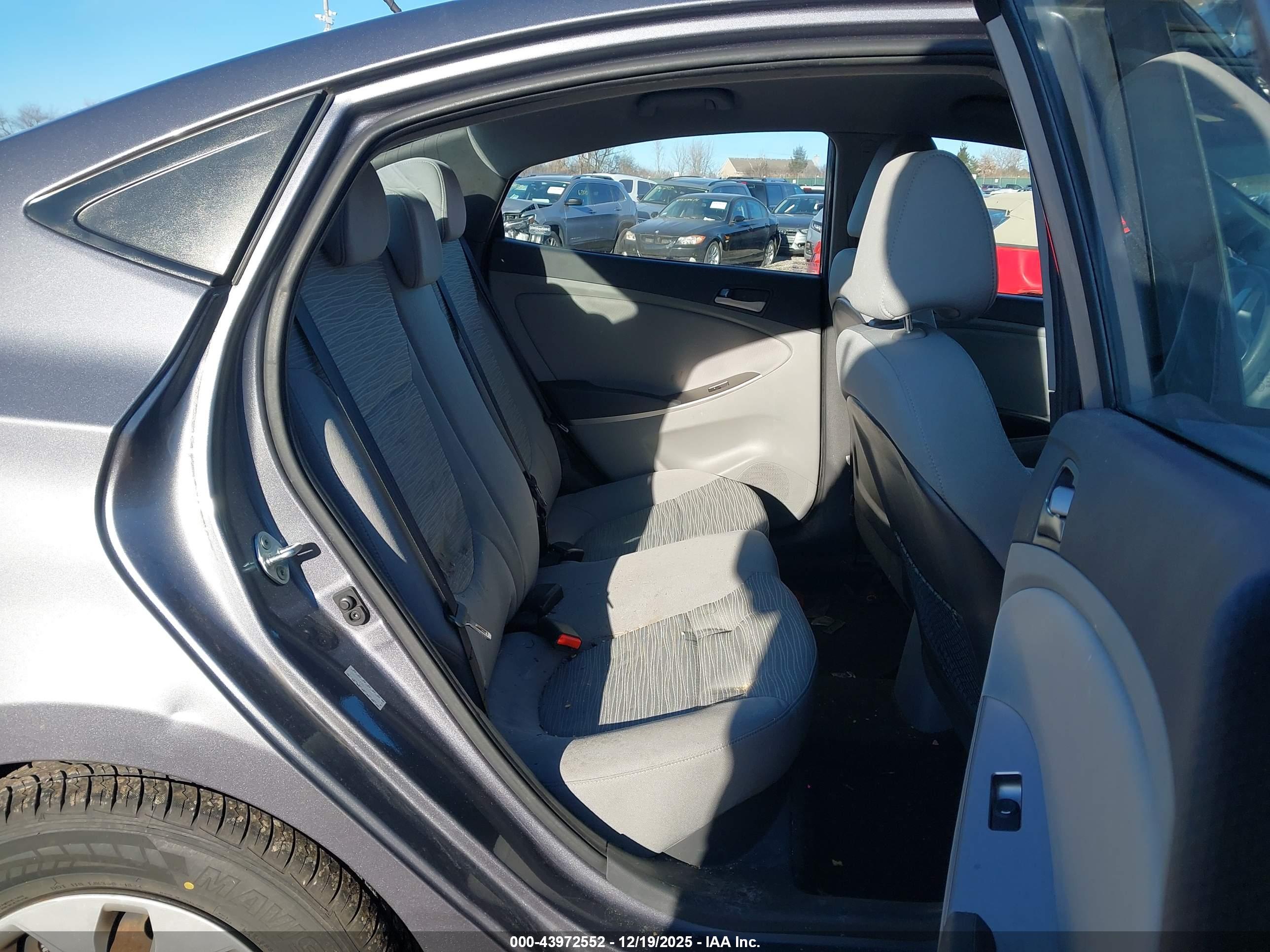 HYUNDAI ACCENT image 8