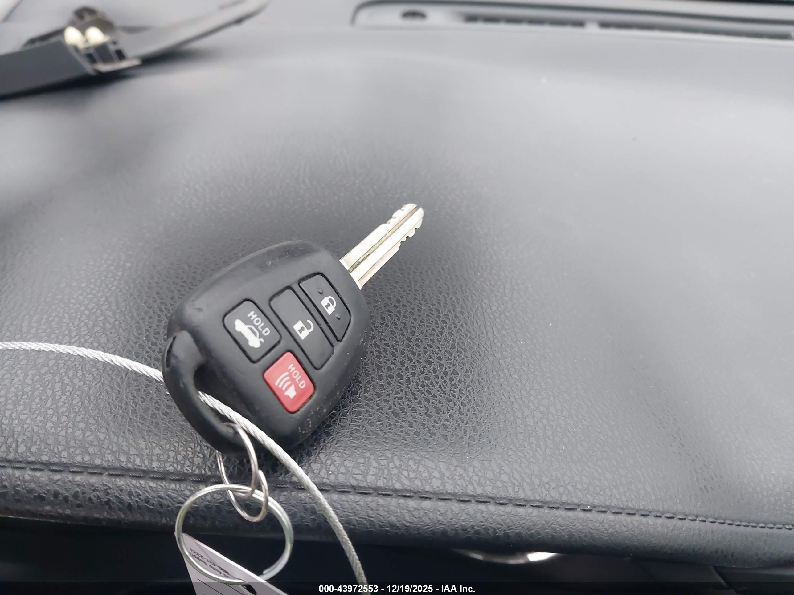TOYOTA COROLLA image 11