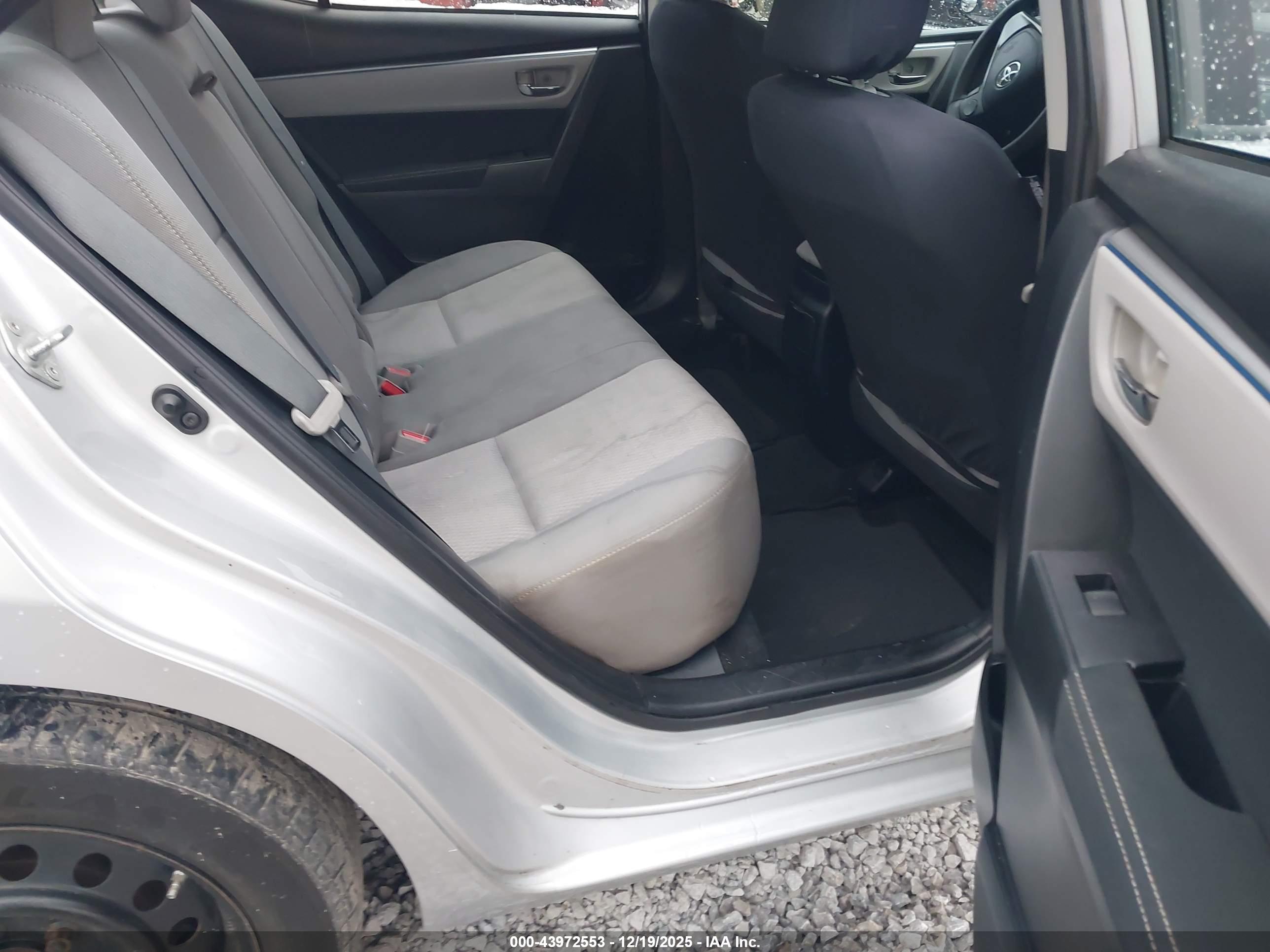 TOYOTA COROLLA image 8