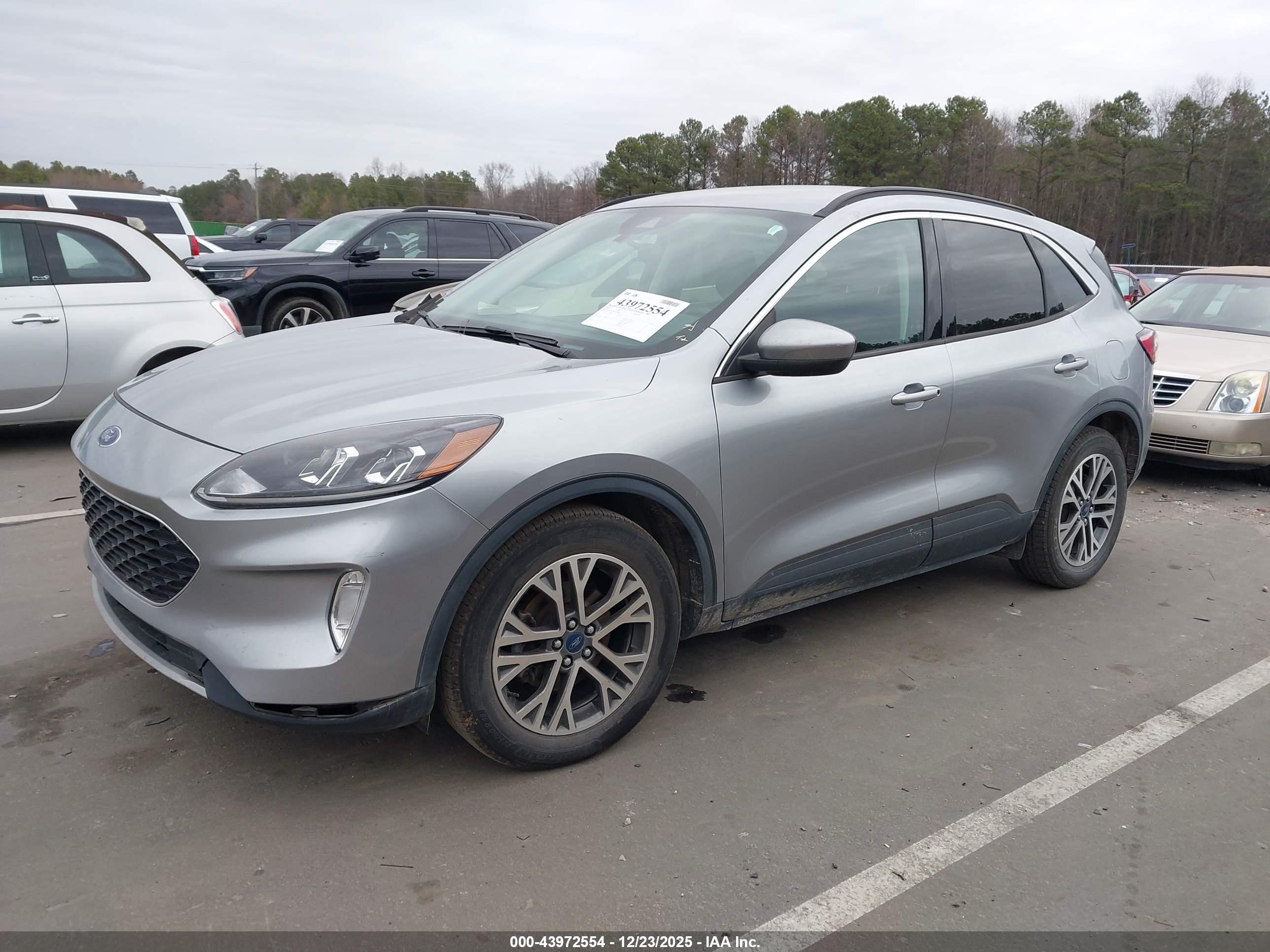 FORD ESCAPE image 2