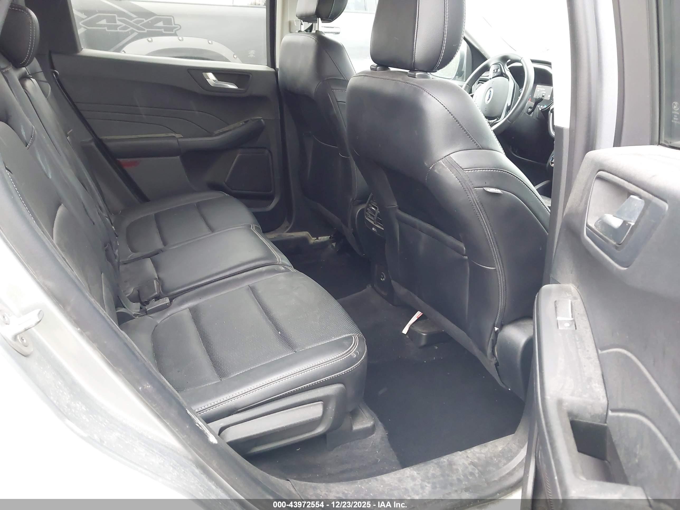 FORD ESCAPE image 8