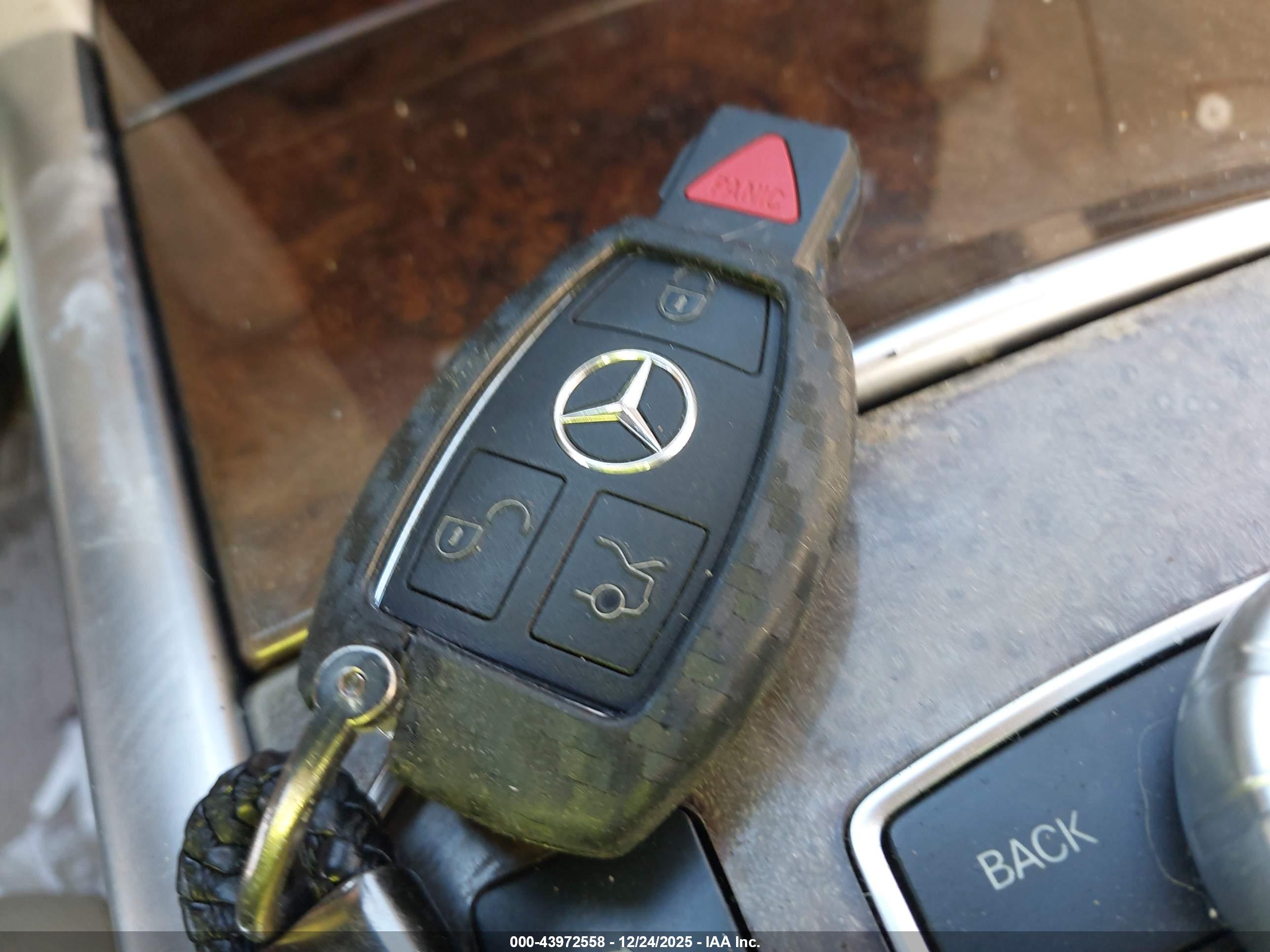 MERCEDES-BENZ E image 11