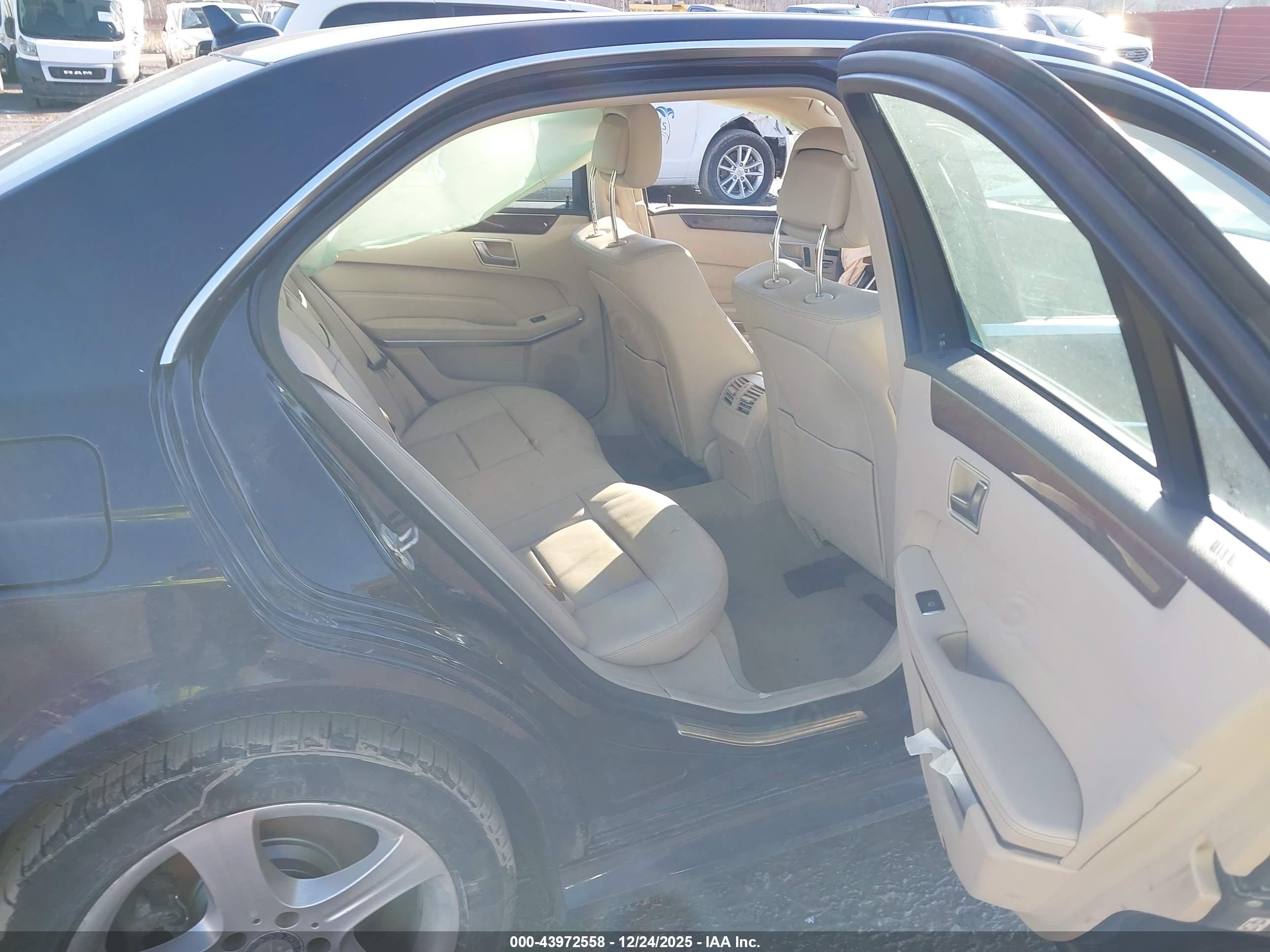 MERCEDES-BENZ E image 8