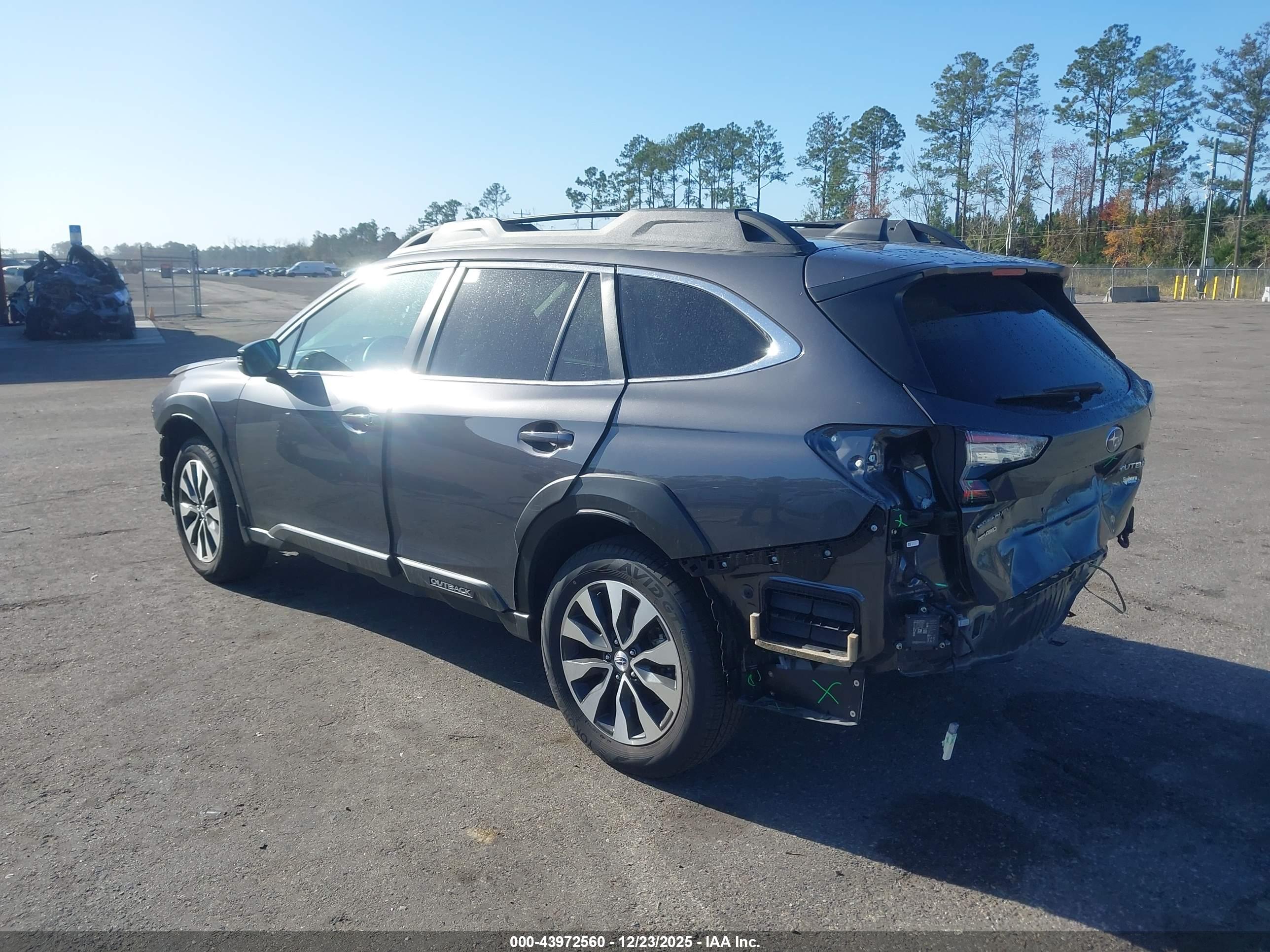 SUBARU OUTBACK image 3