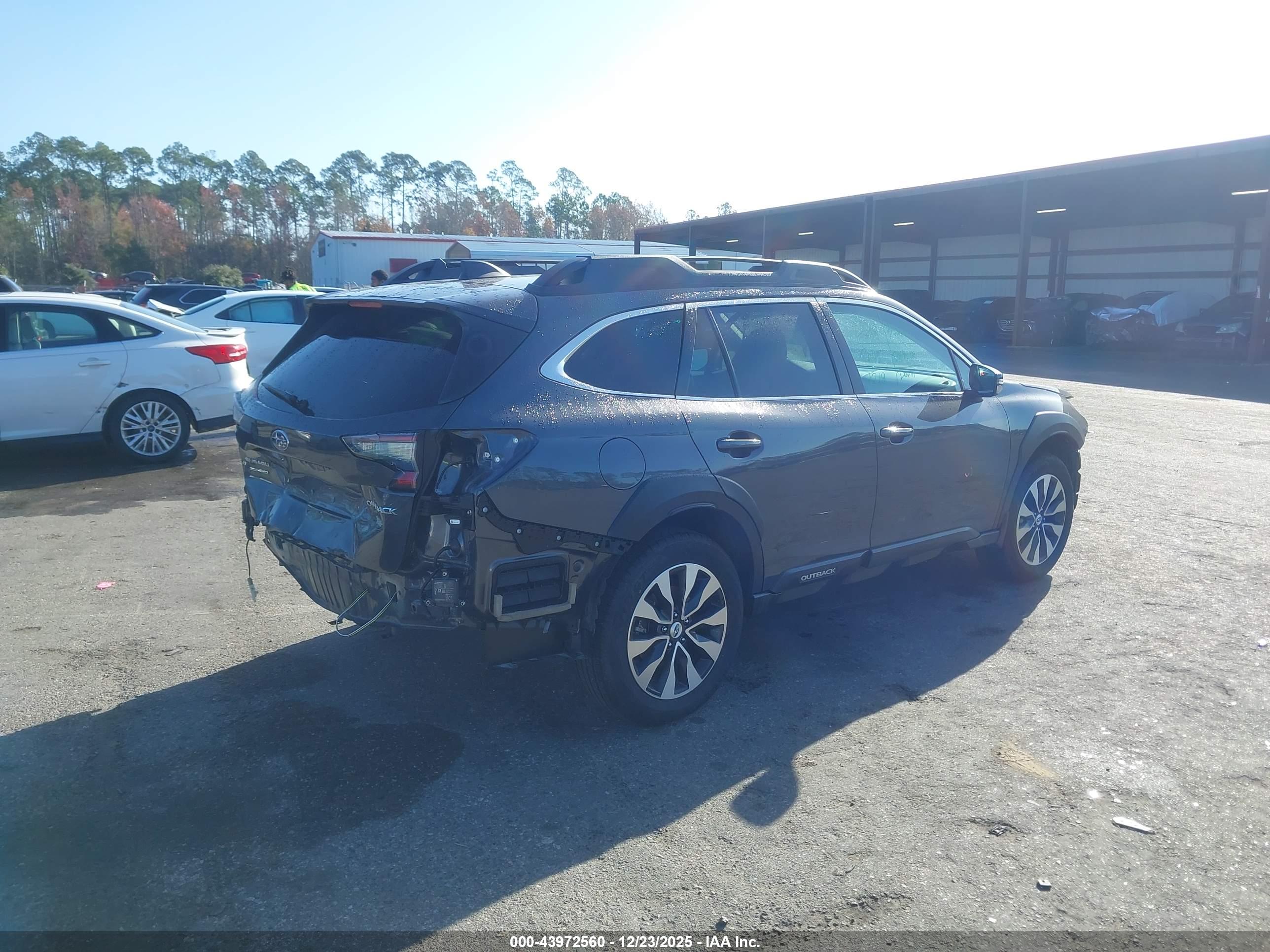 SUBARU OUTBACK image 4