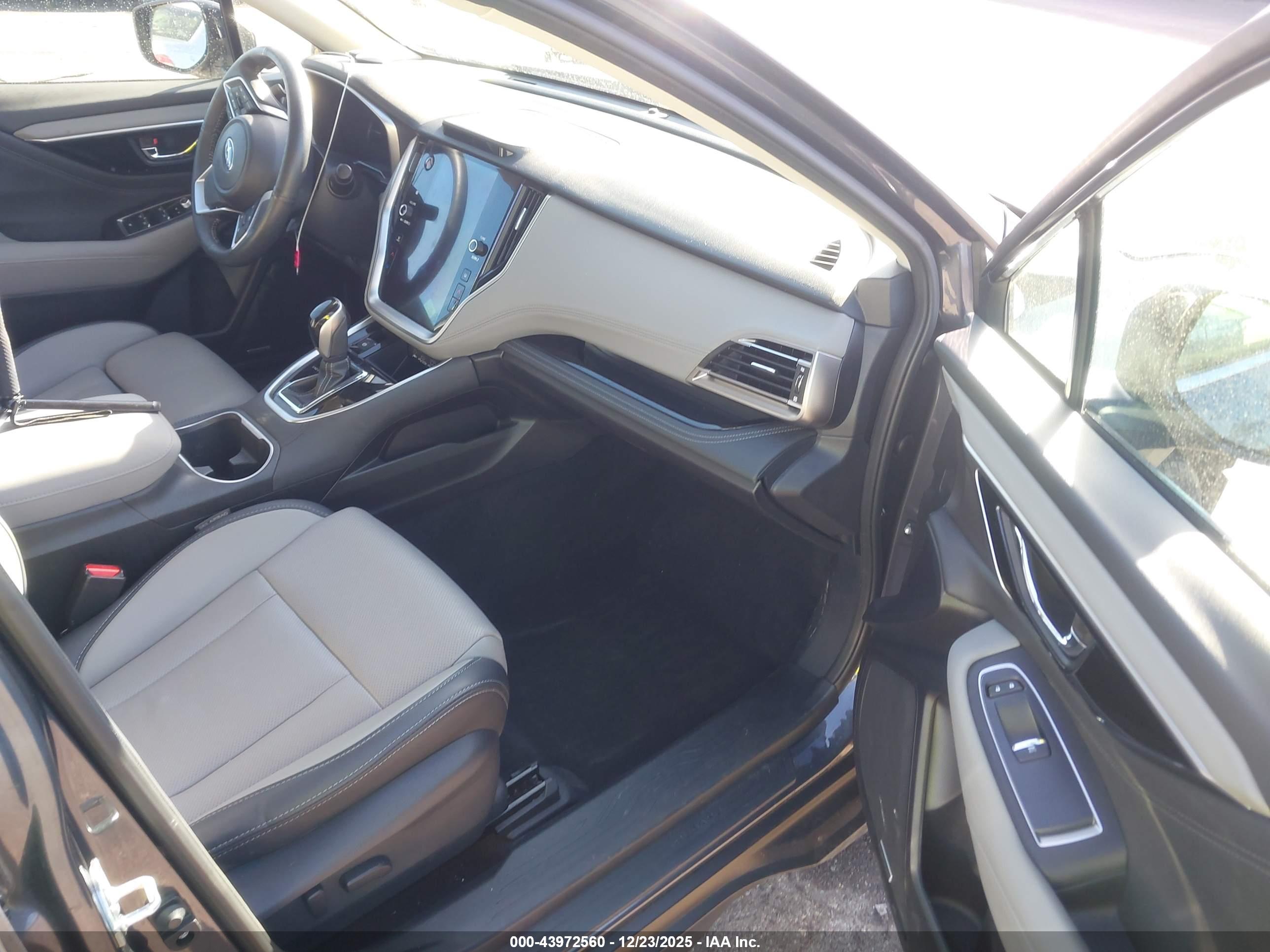 SUBARU OUTBACK image 5