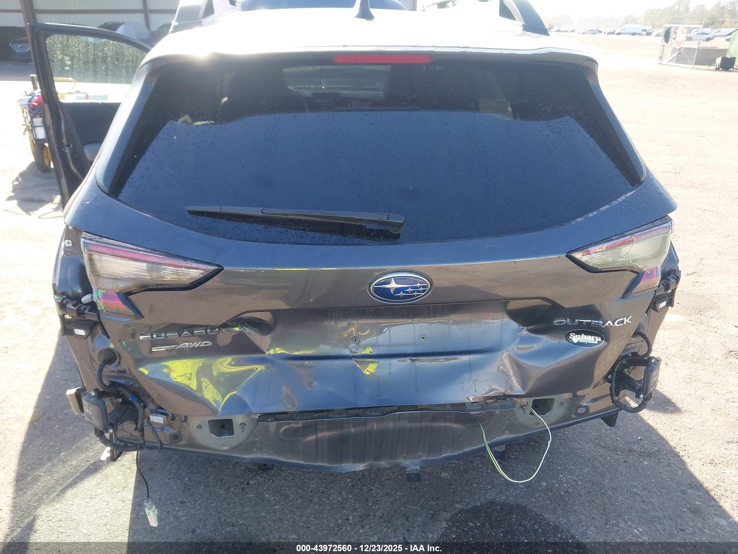 SUBARU OUTBACK image 6