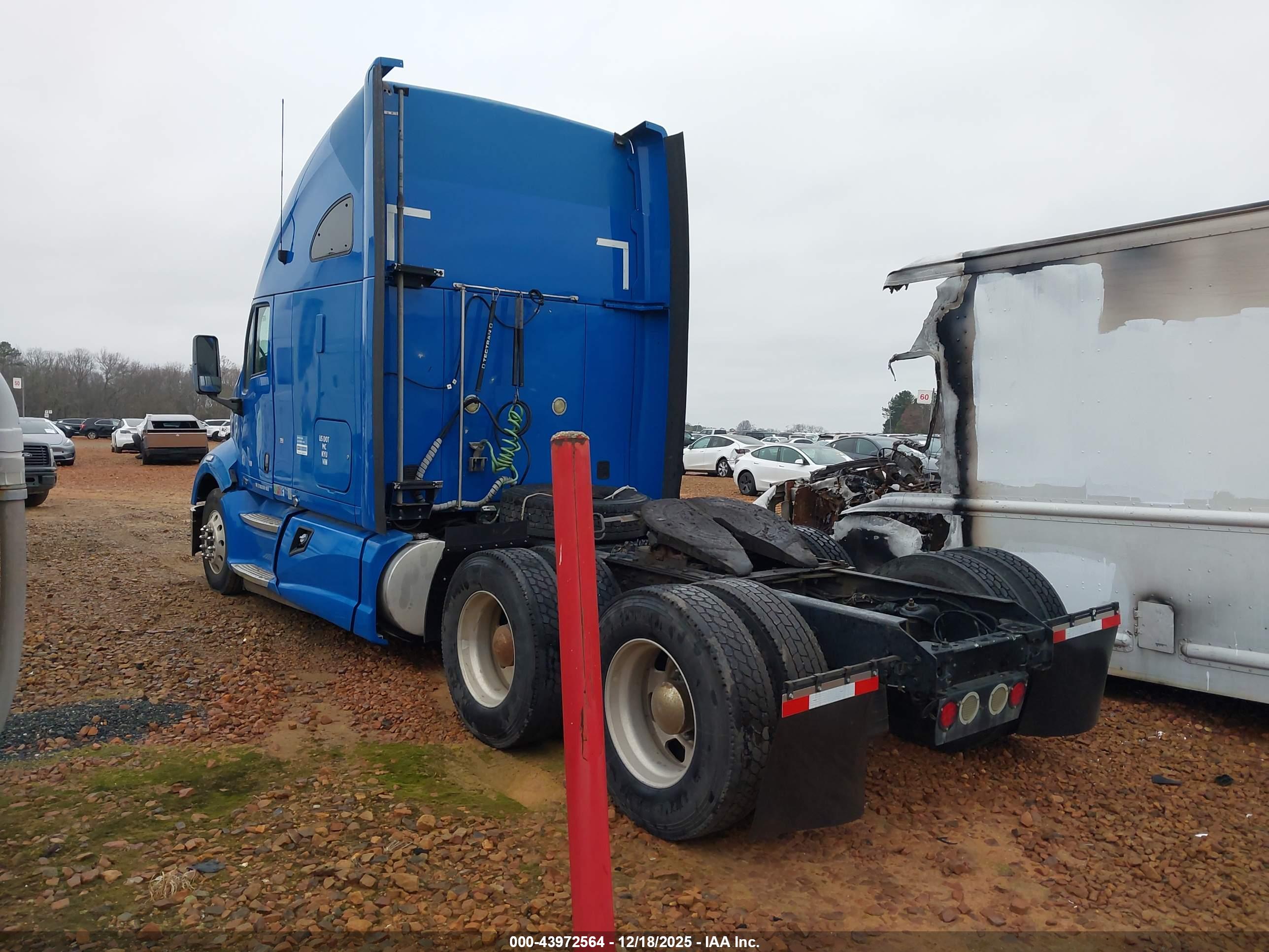 KENWORTH CONSTRUCTION image 3