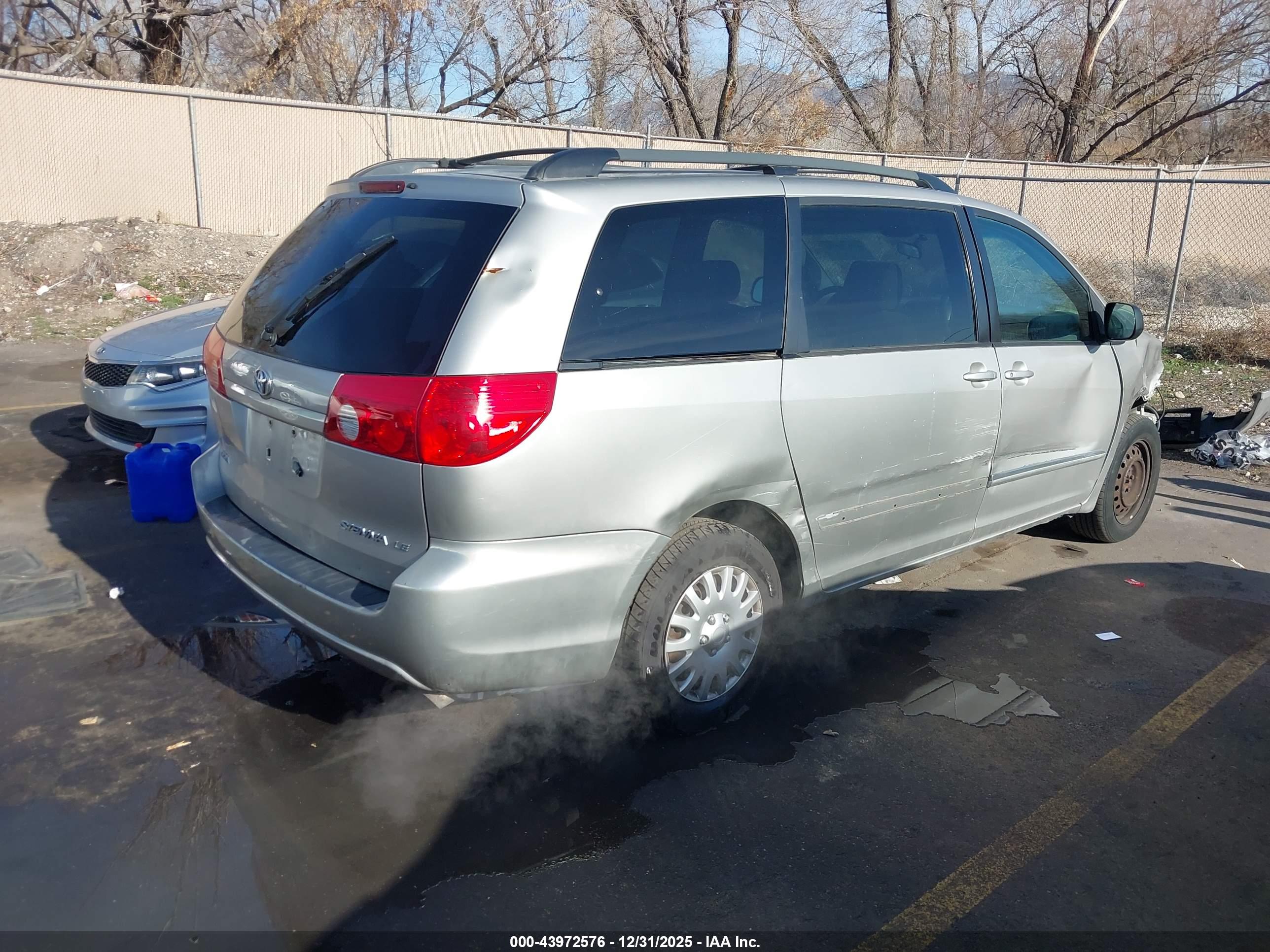TOYOTA SIENNA image 4