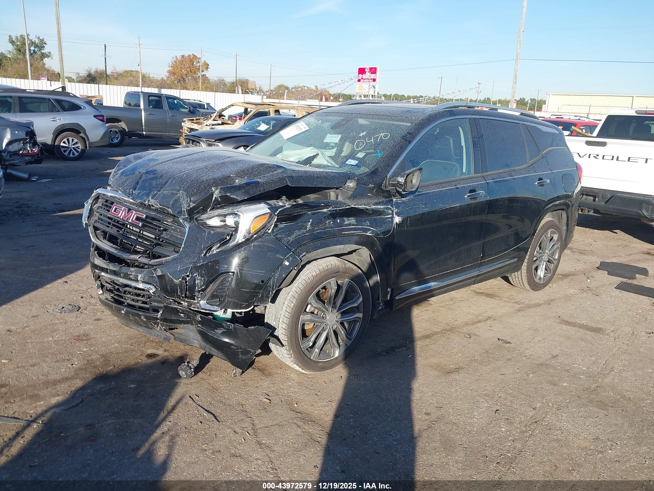 GMC TERRAIN image 2