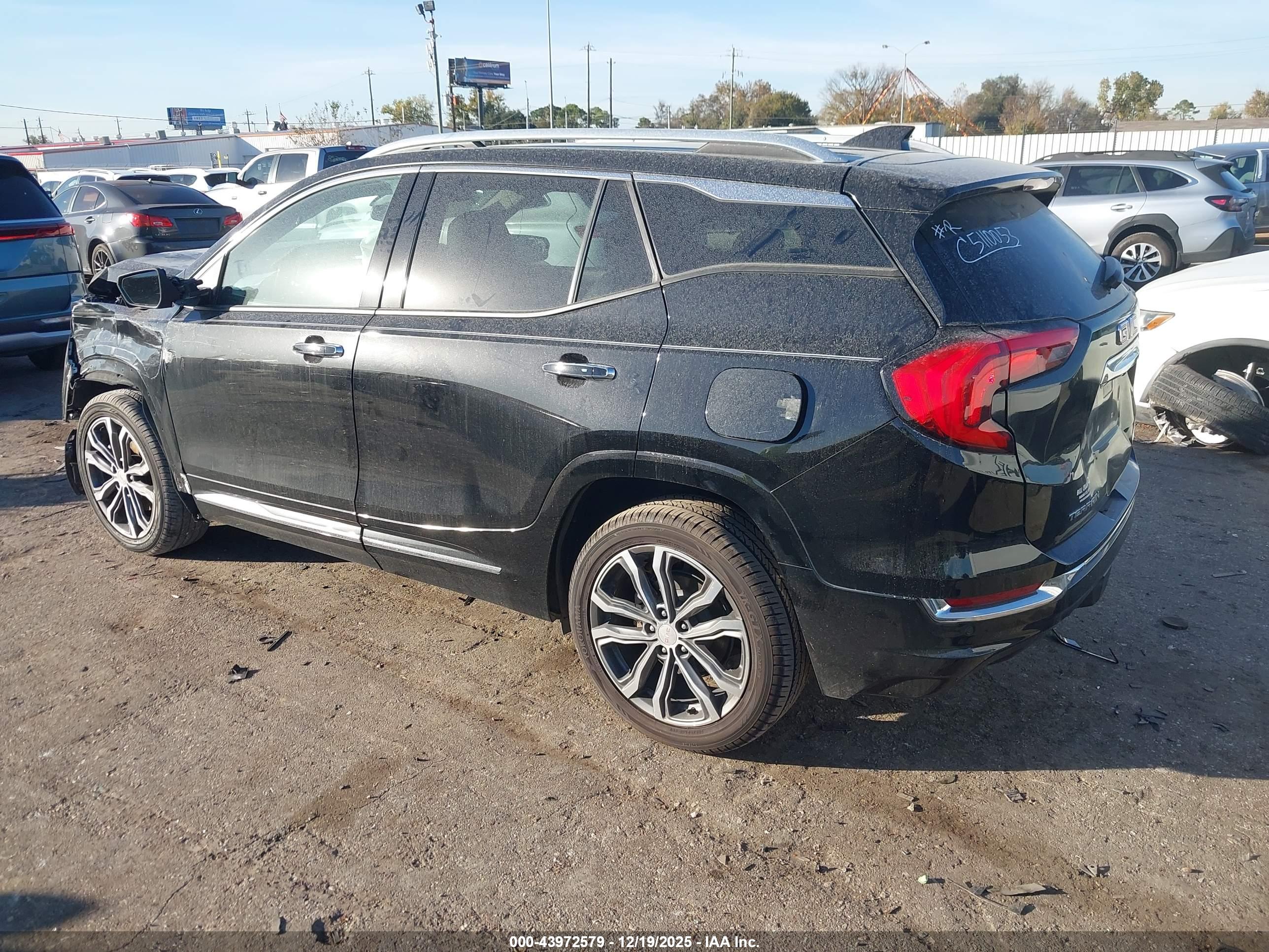 GMC TERRAIN image 3