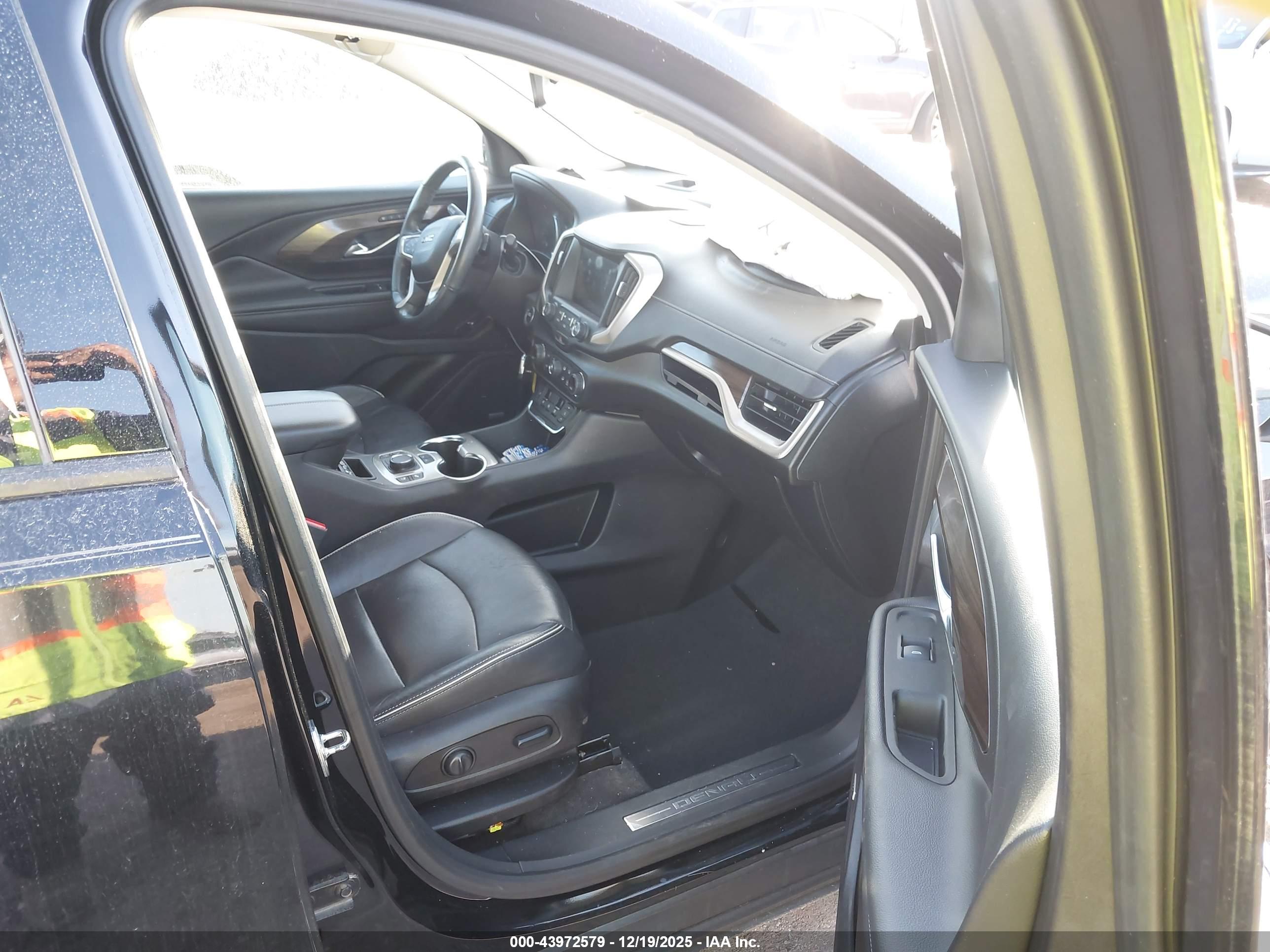 GMC TERRAIN image 5