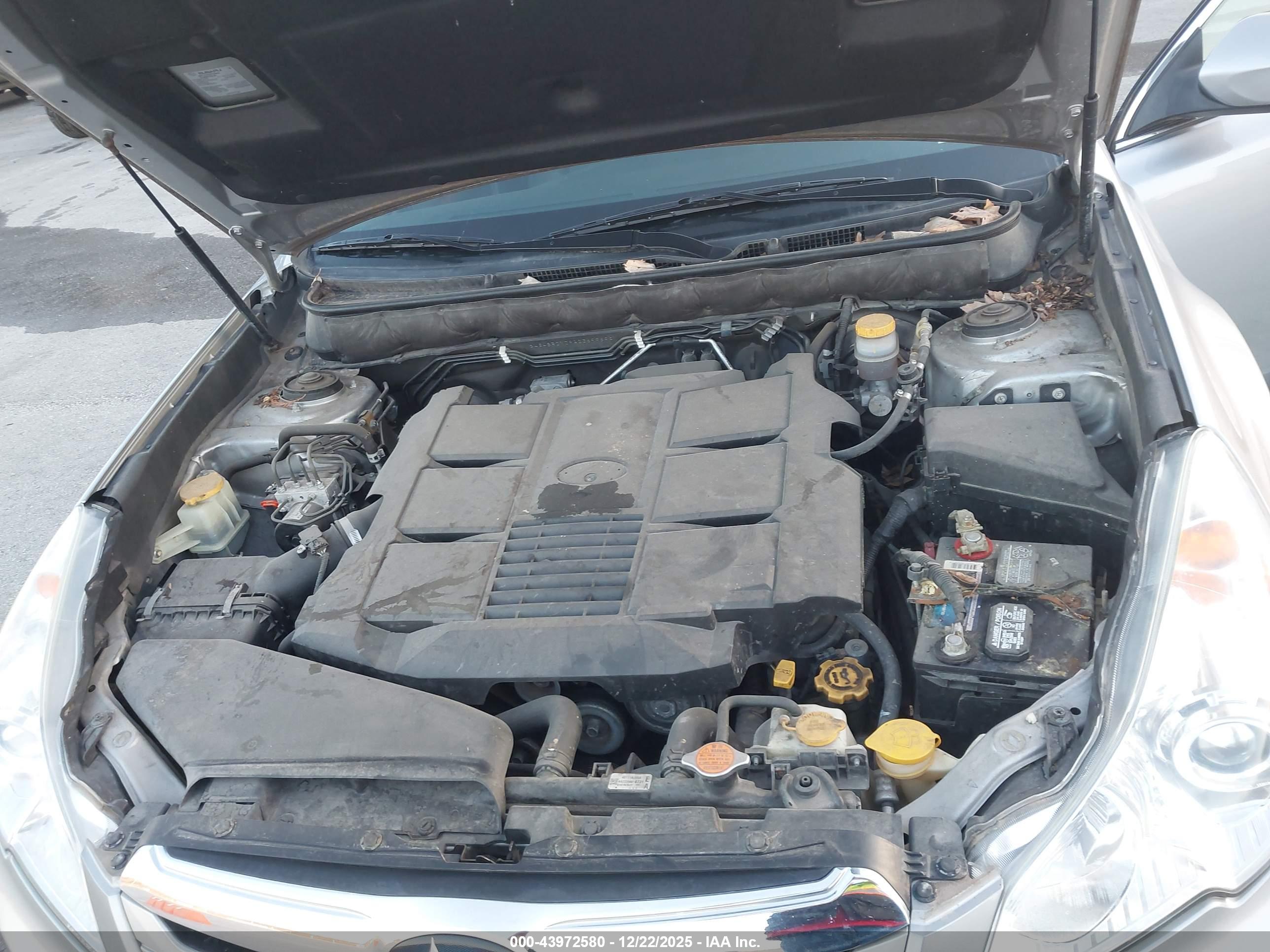 SUBARU OUTBACK image 10