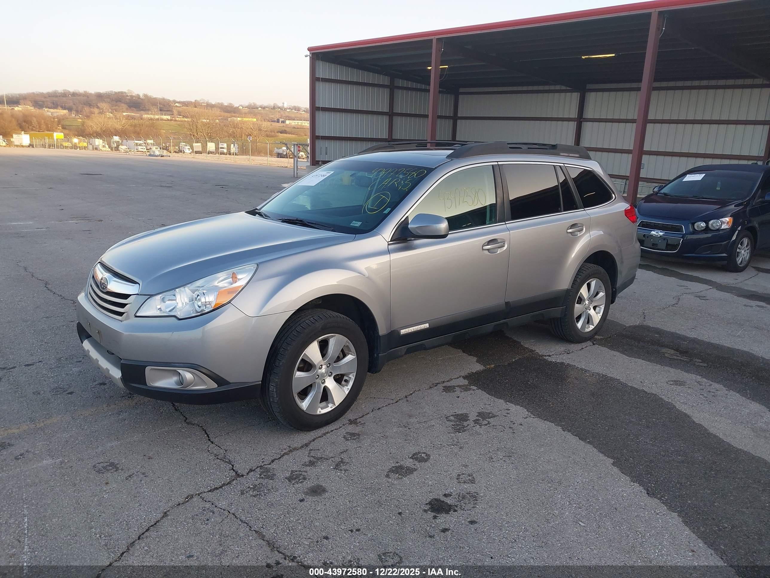 SUBARU OUTBACK image 2