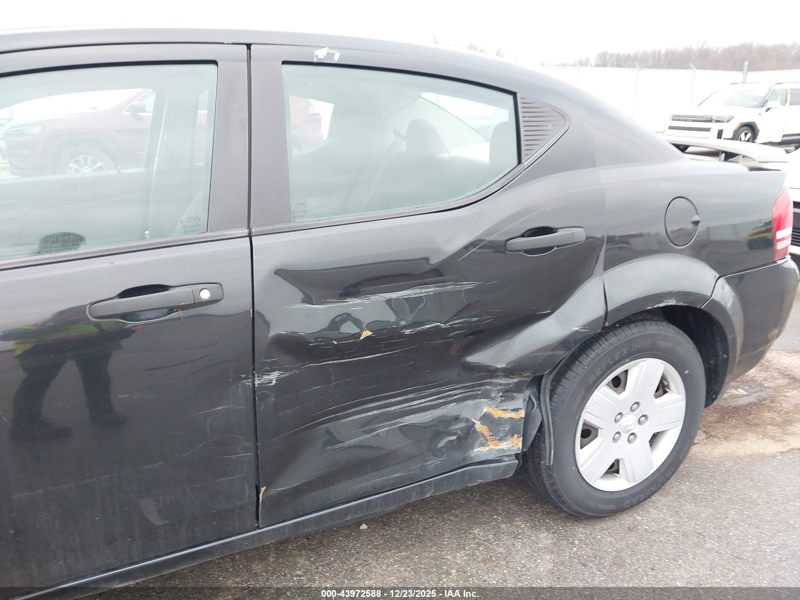 DODGE AVENGER image 6
