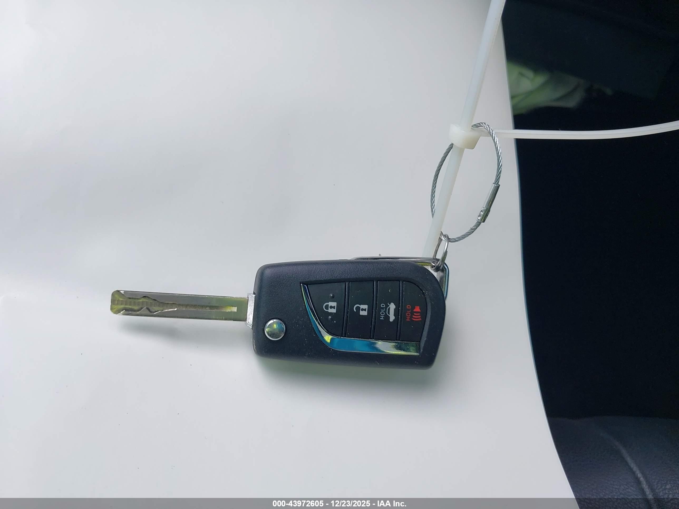 TOYOTA CAMRY image 11