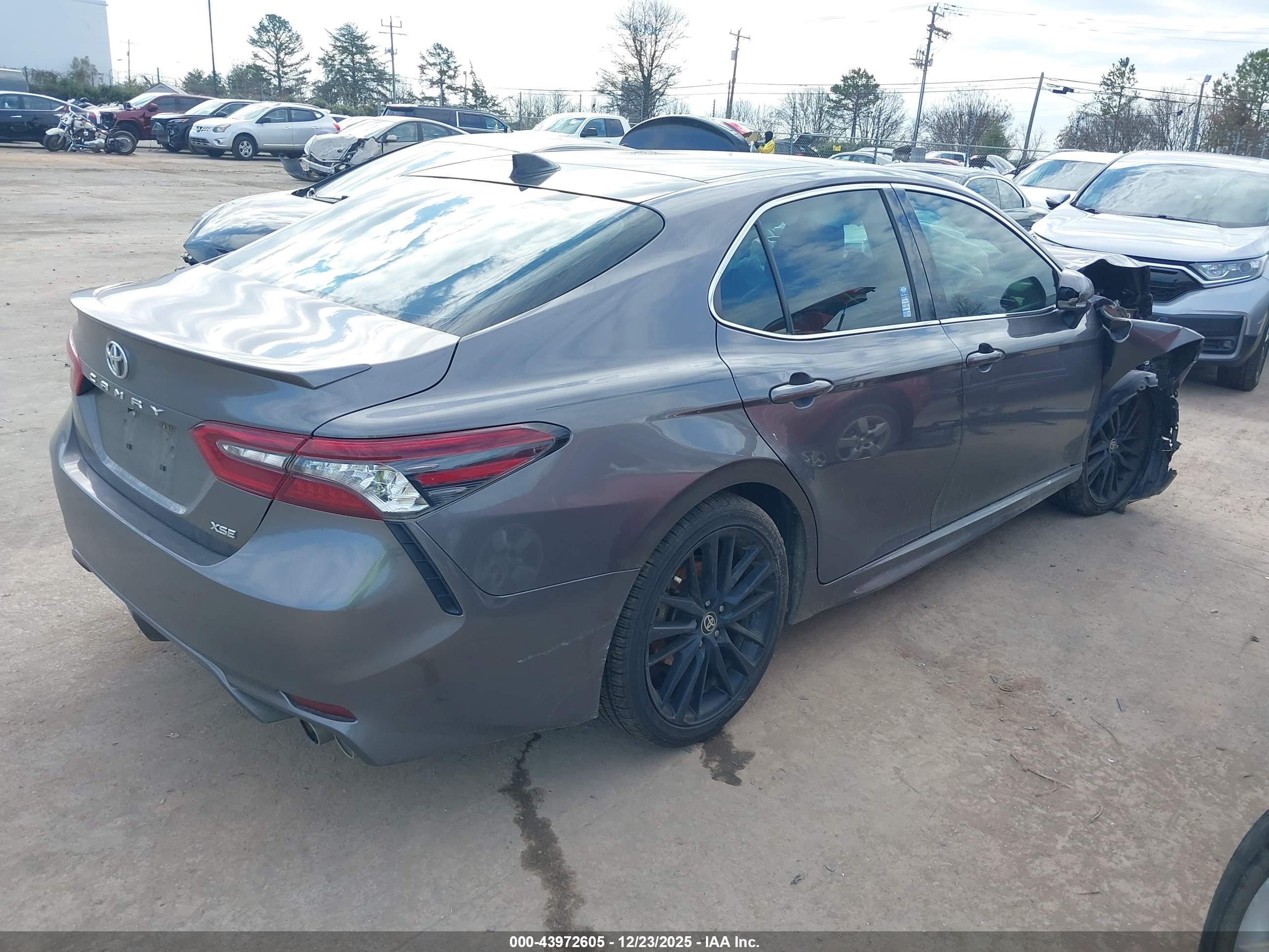 TOYOTA CAMRY image 4