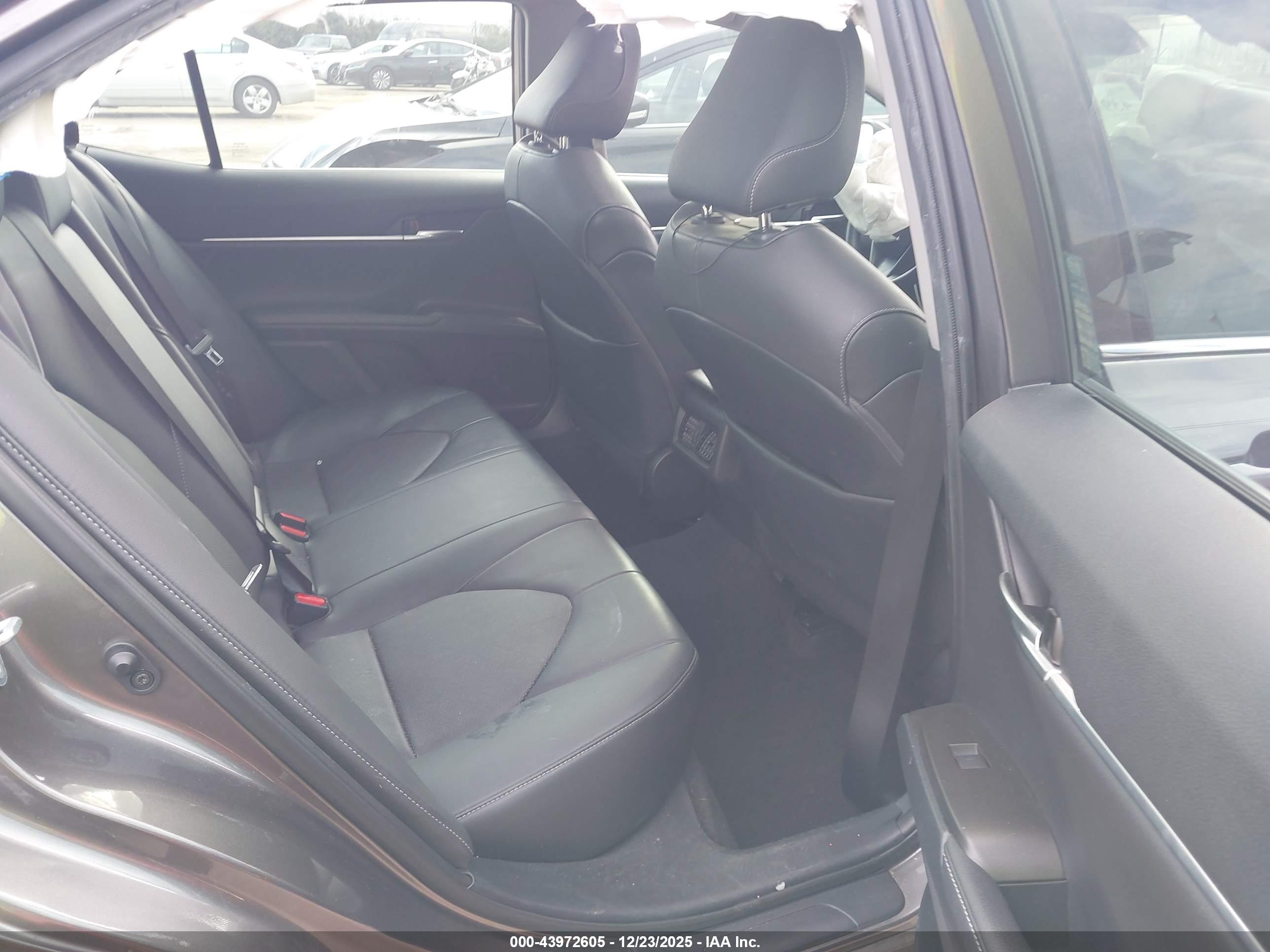 TOYOTA CAMRY image 8