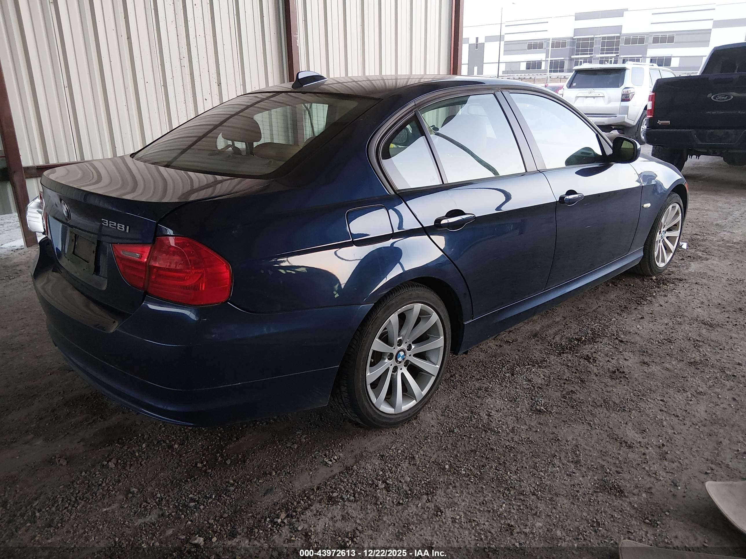 BMW 328I image 4