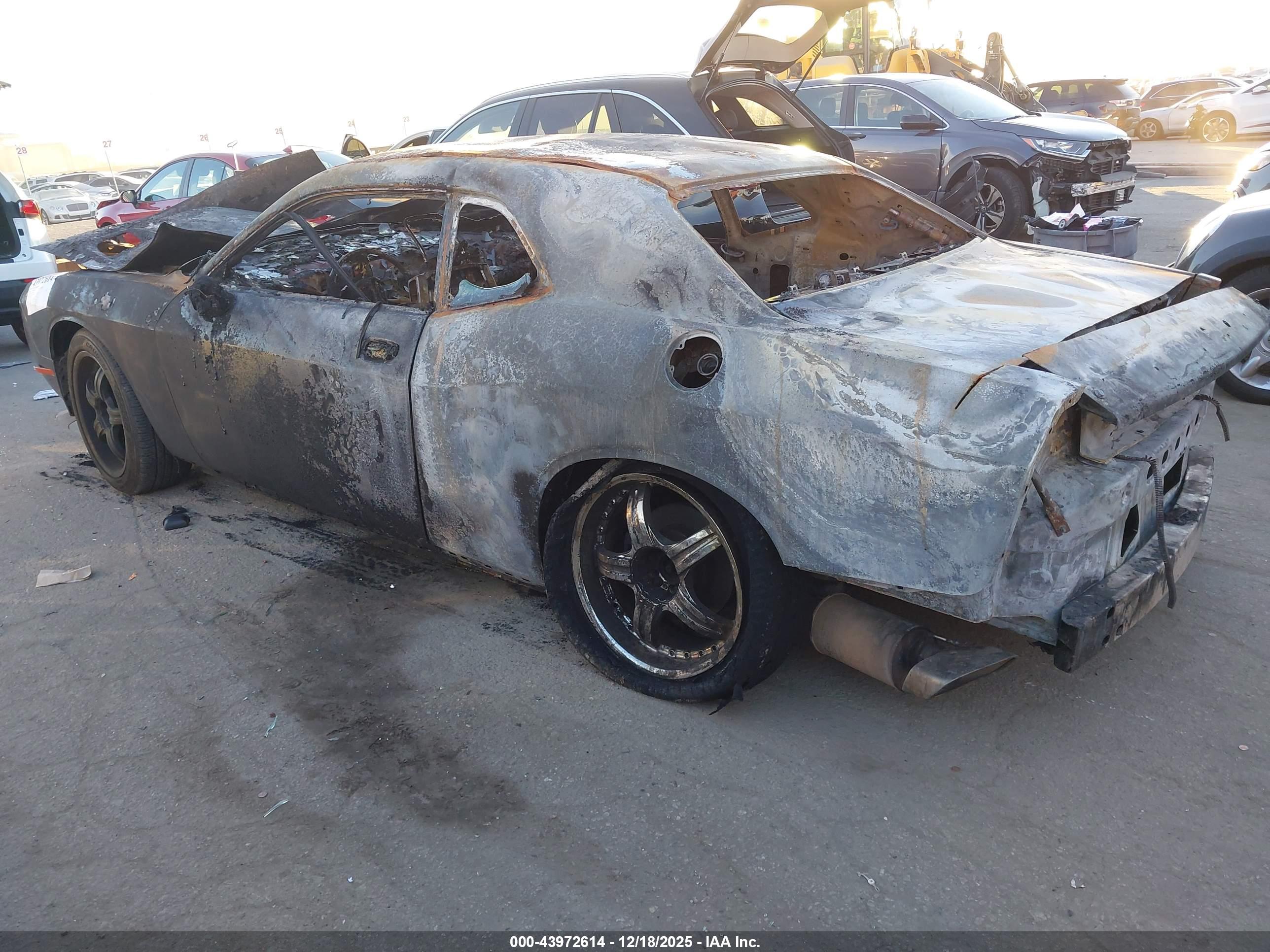 DODGE CHALLENGER image 3