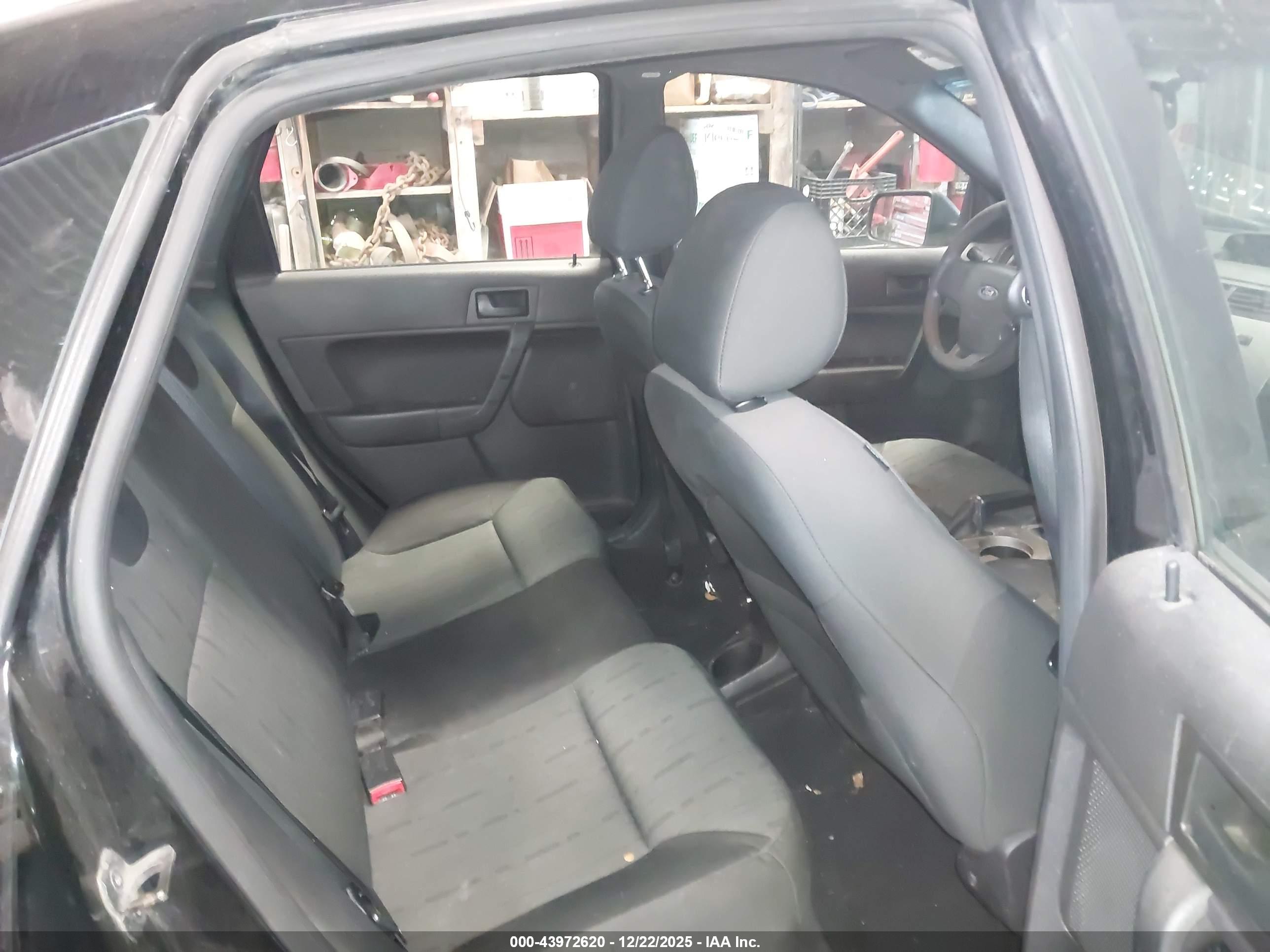 FORD FOCUS image 8