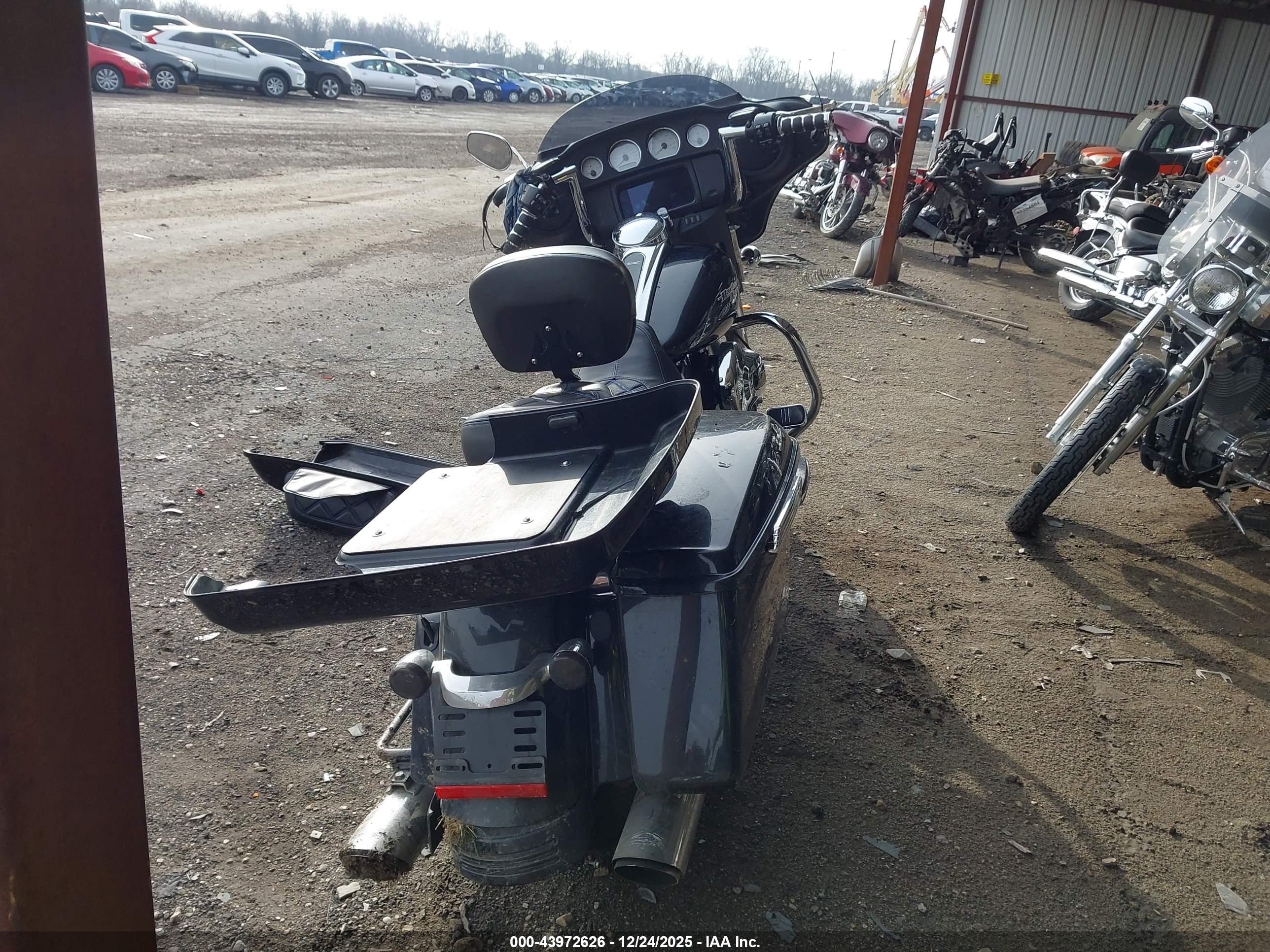 HARLEY-DAVIDSON FLHX image 6