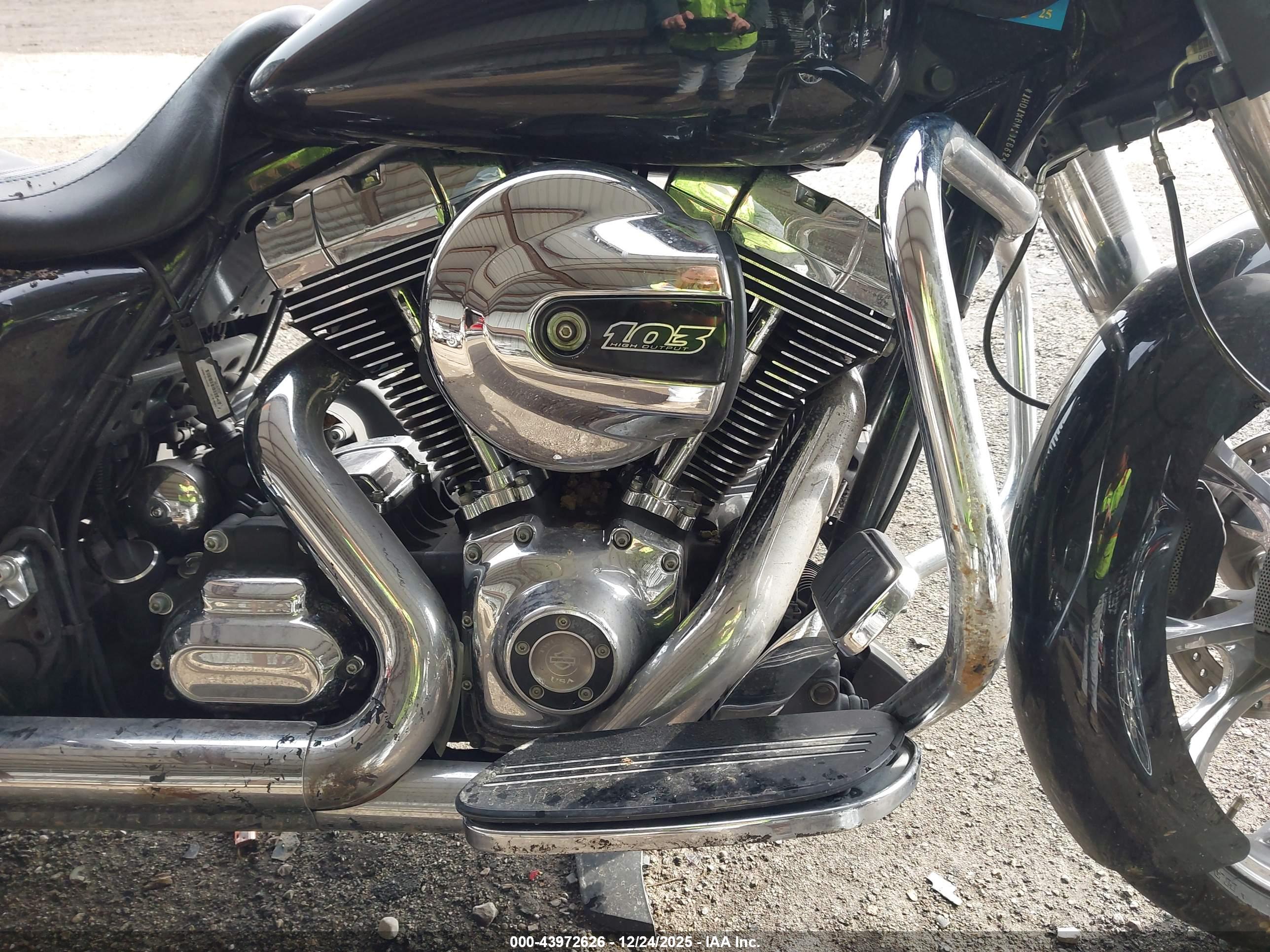 HARLEY-DAVIDSON FLHX image 8