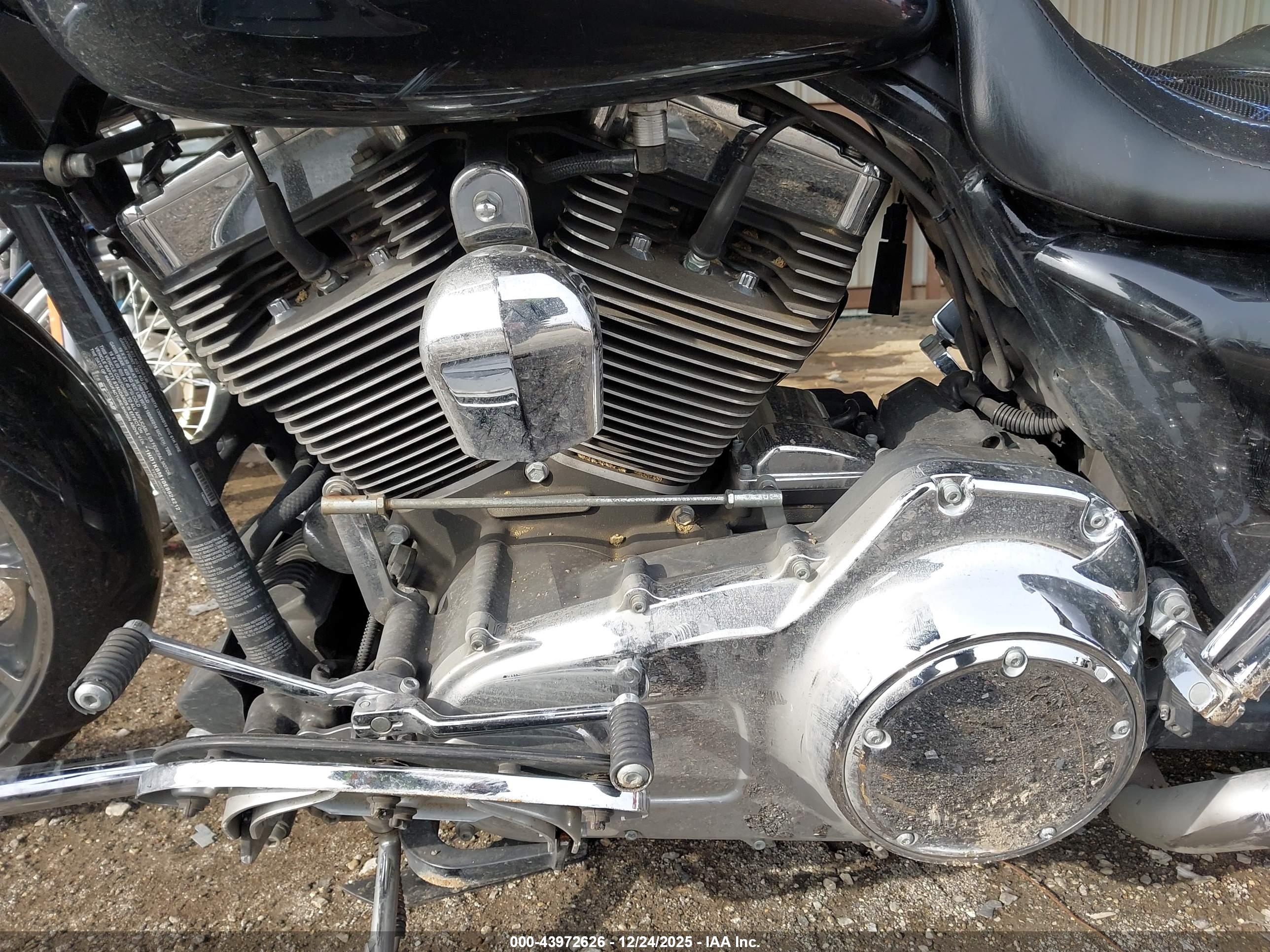 HARLEY-DAVIDSON FLHX image 9
