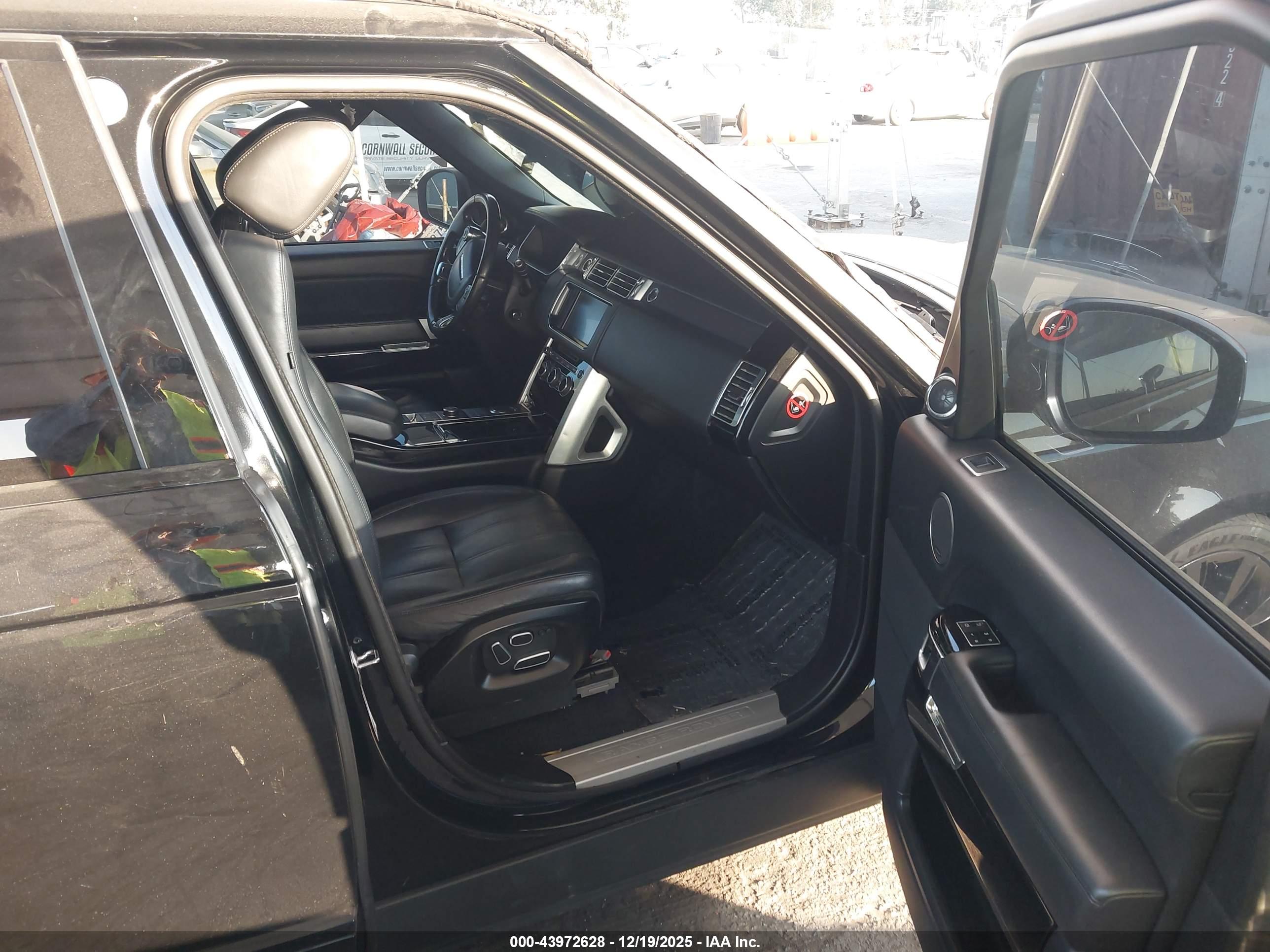 LAND ROVER image 5