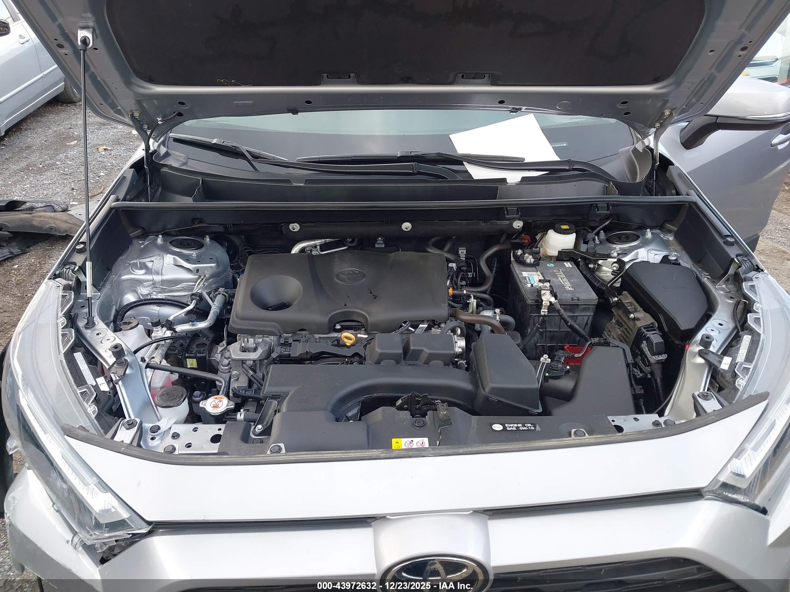 TOYOTA RAV4 image 10