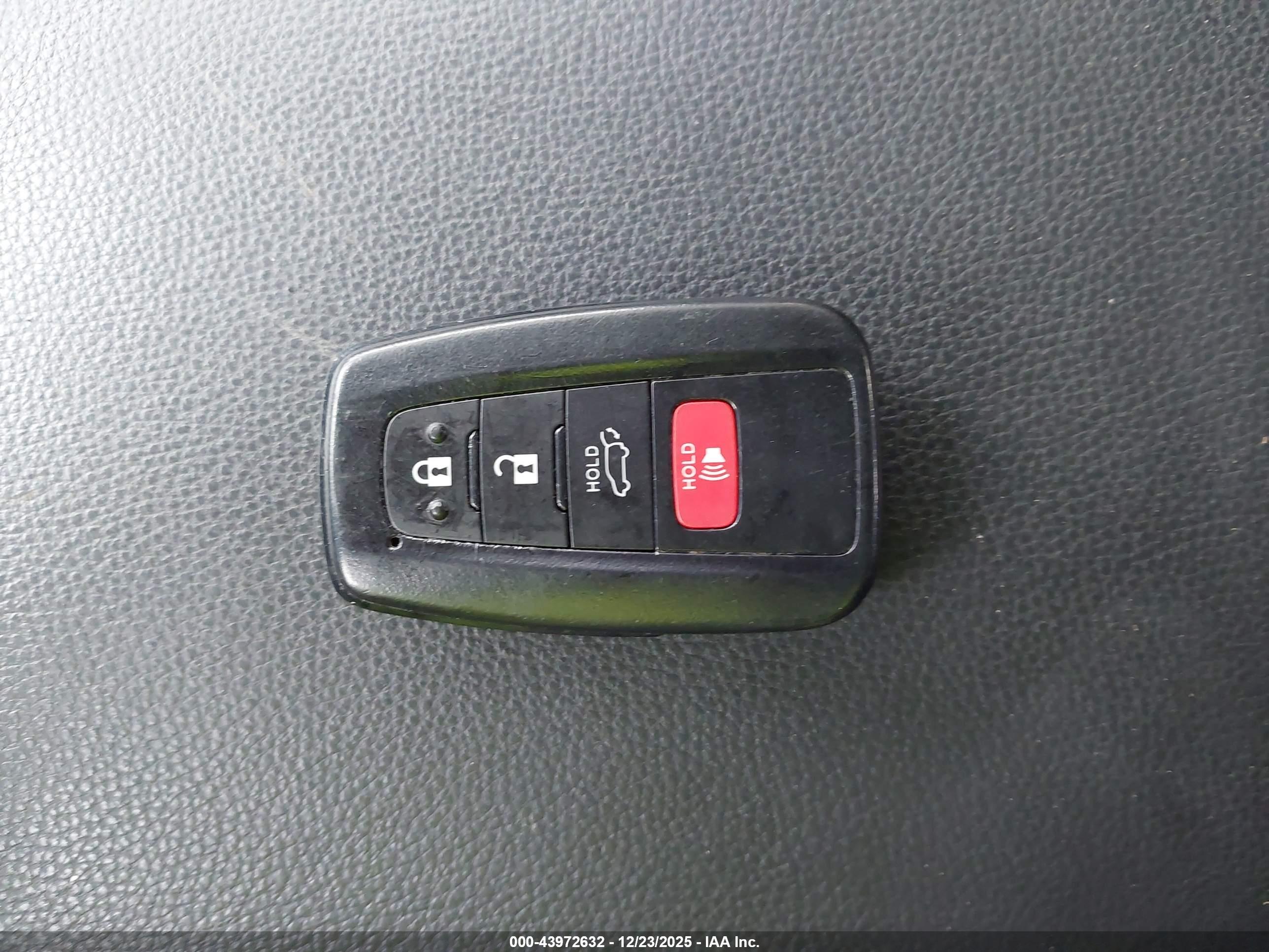 TOYOTA RAV4 image 11