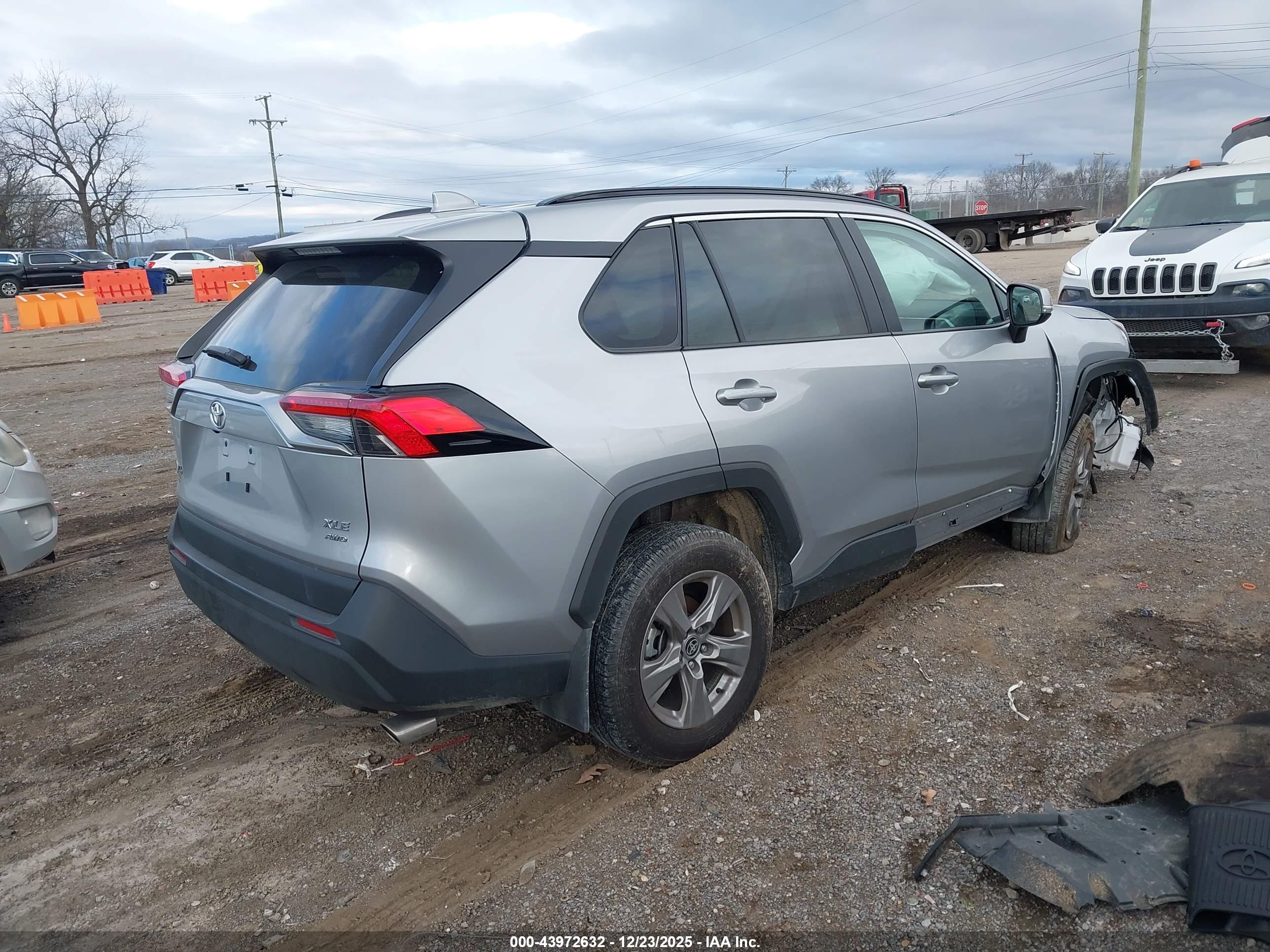 TOYOTA RAV4 image 4