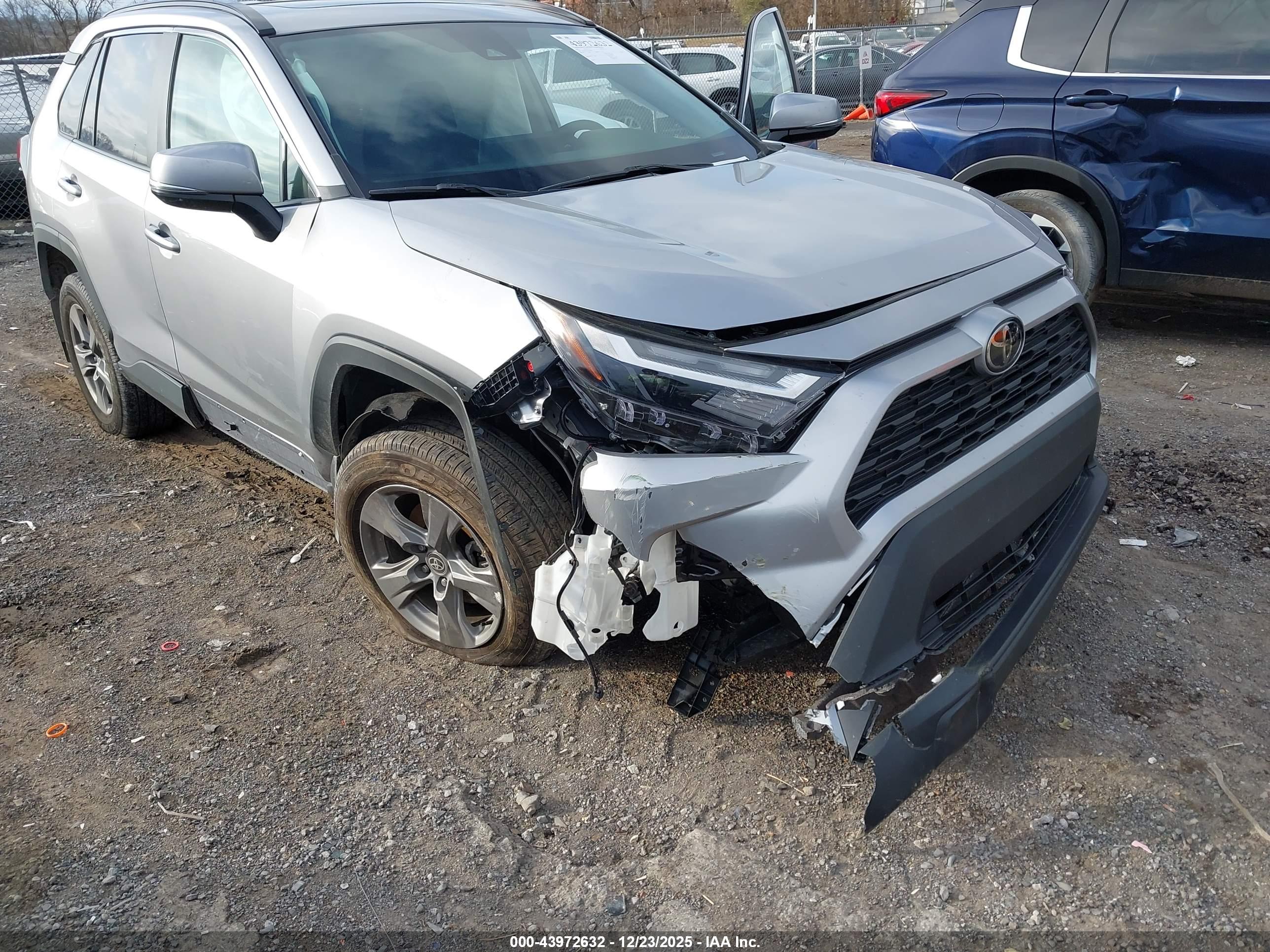TOYOTA RAV4 image 6