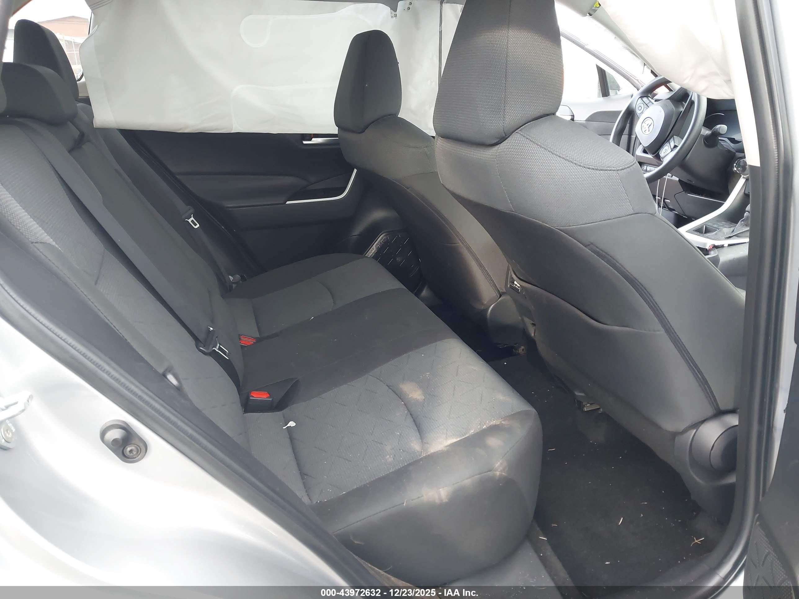 TOYOTA RAV4 image 8