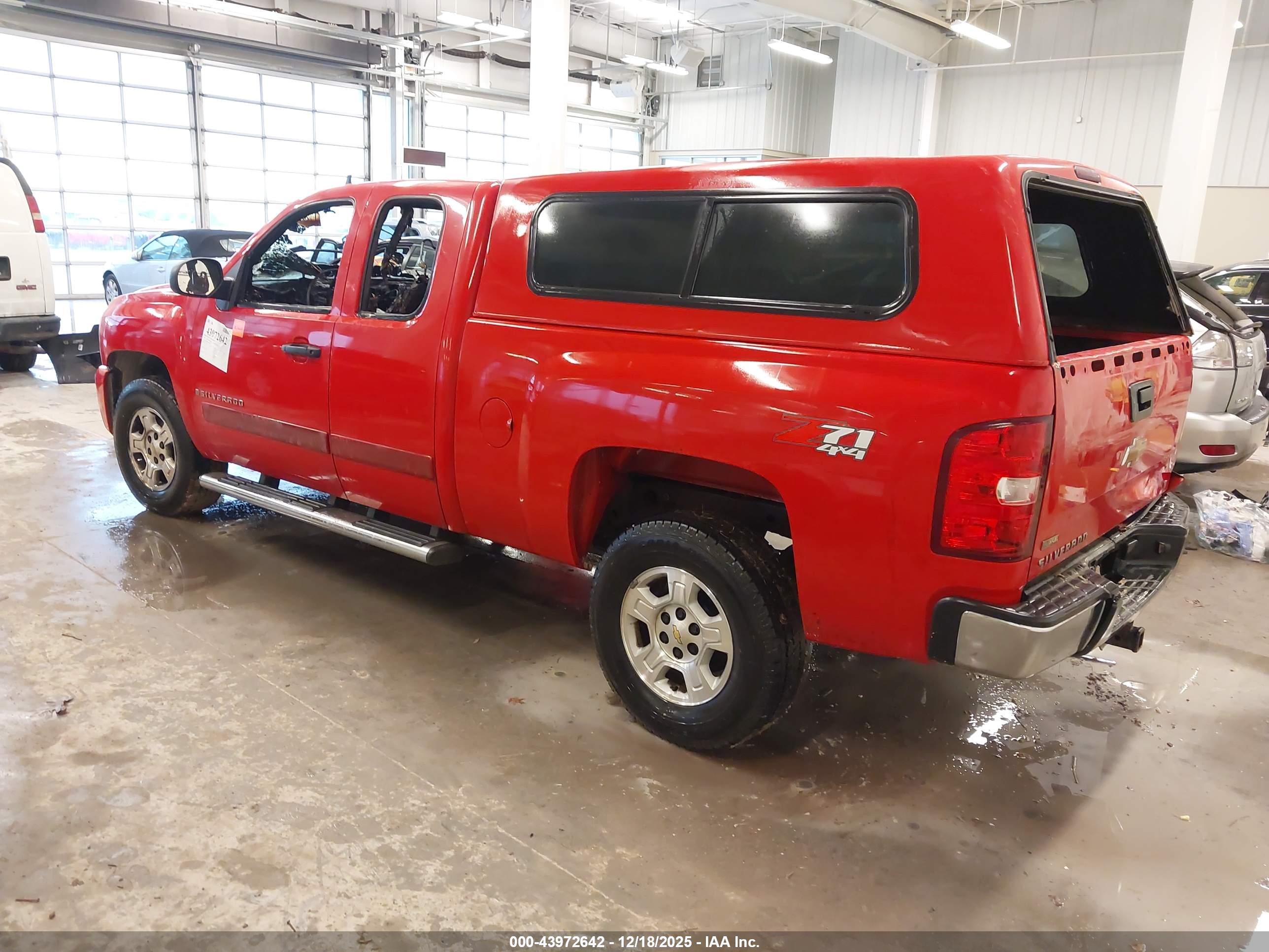 CHEVROLET SILVERADO image 3