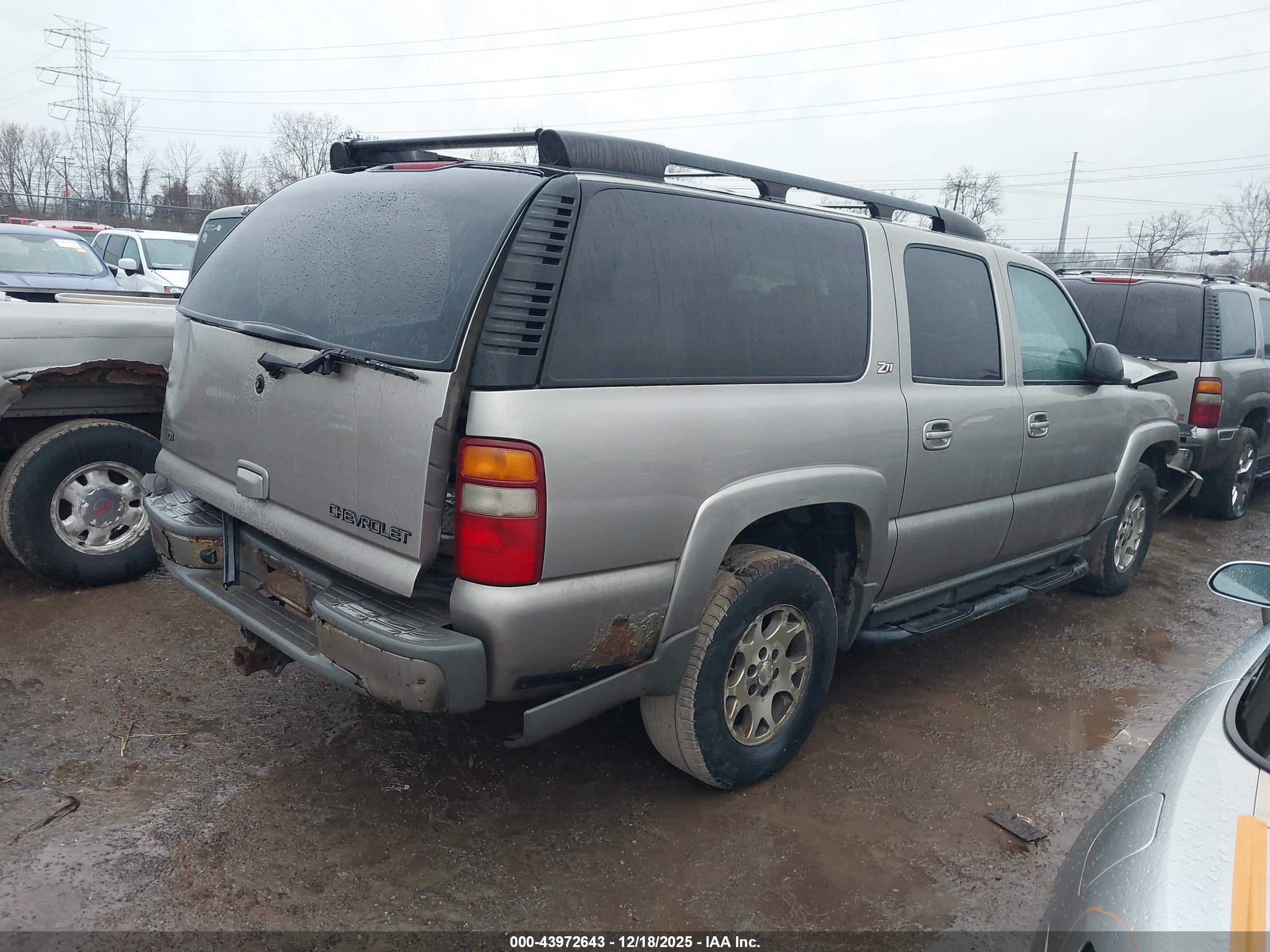 CHEVROLET SUBURBAN image 4