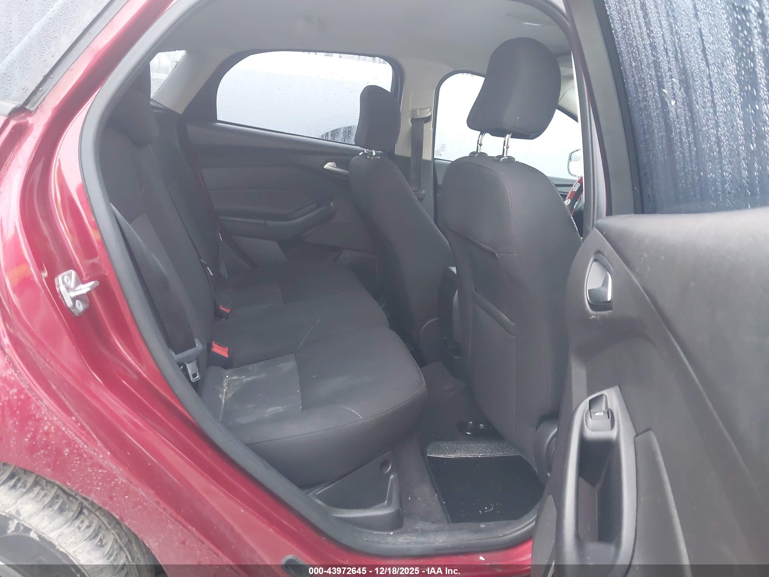 FORD FOCUS image 8