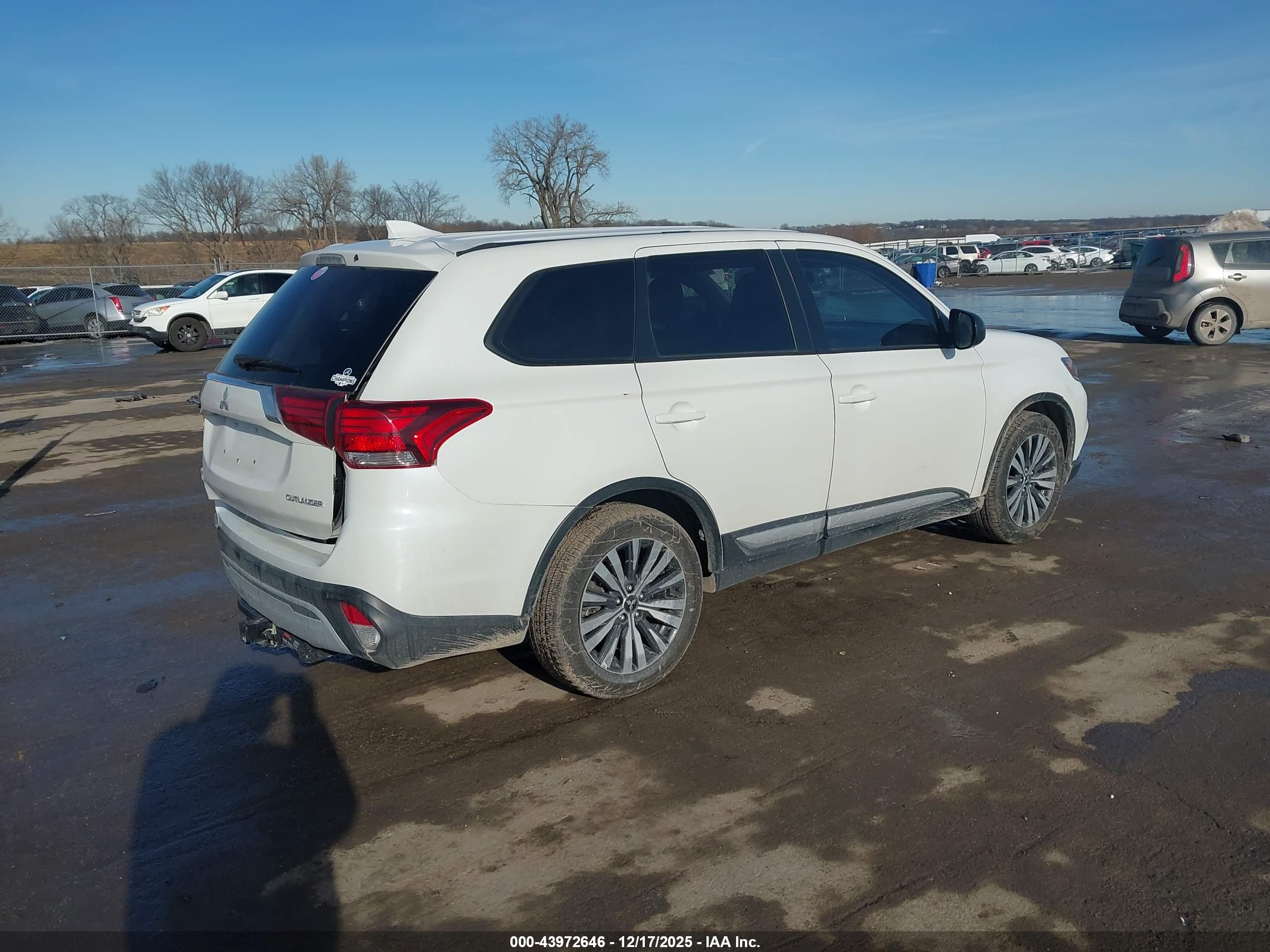 MITSUBISHI OUTLANDER image 4