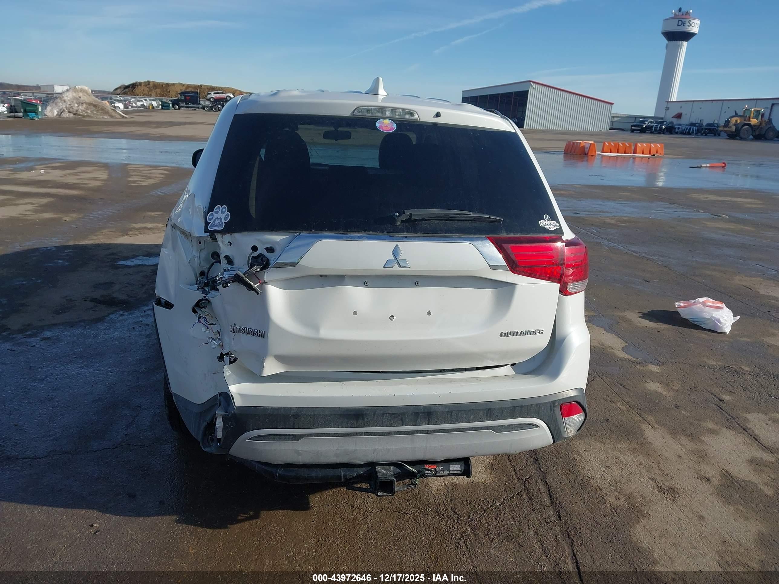 MITSUBISHI OUTLANDER image 6