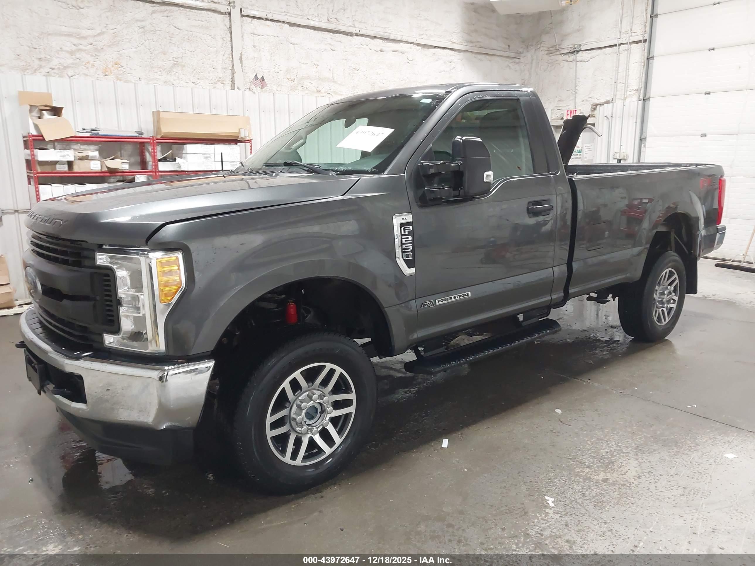 FORD F-250 image 2