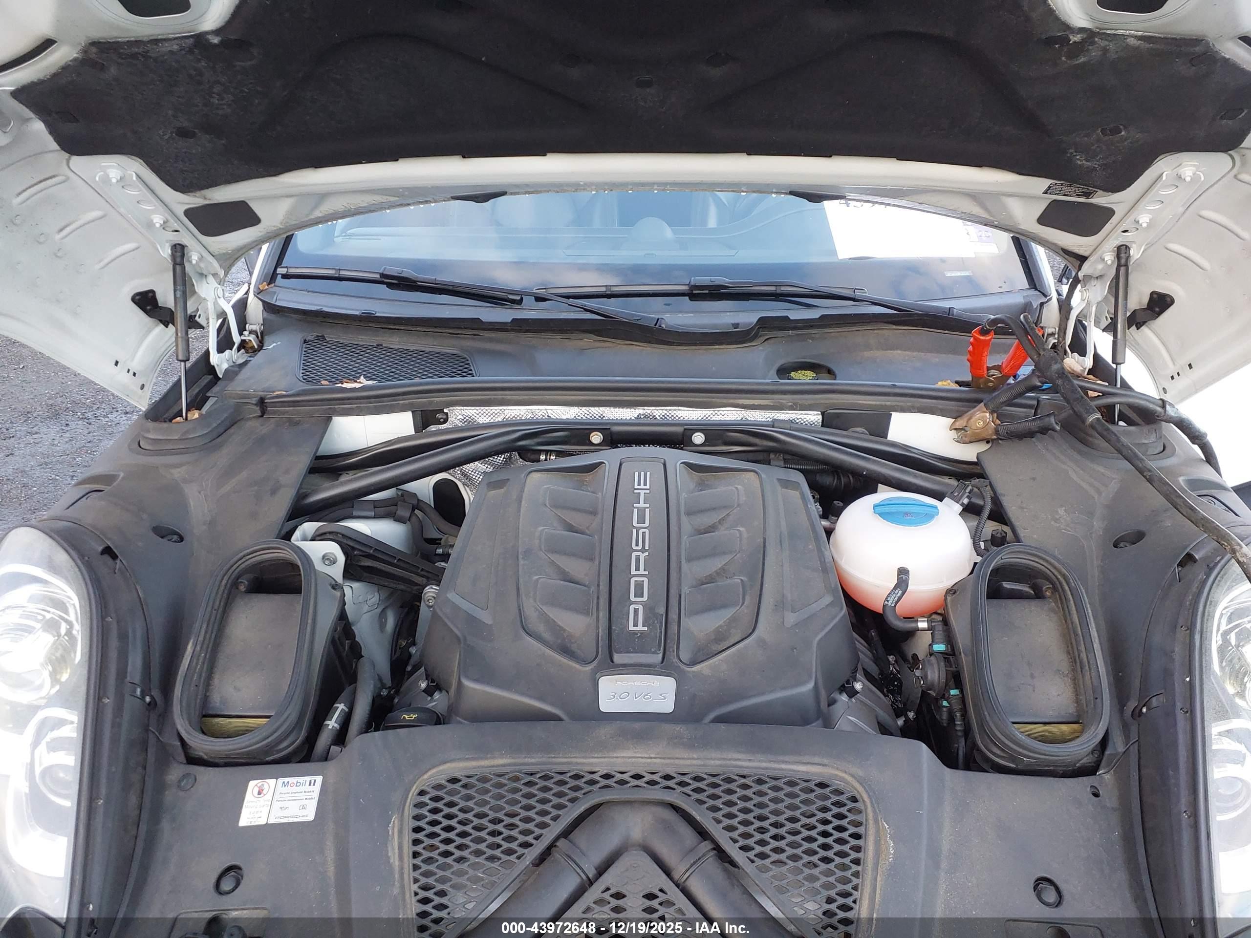 PORSCHE MACAN image 10