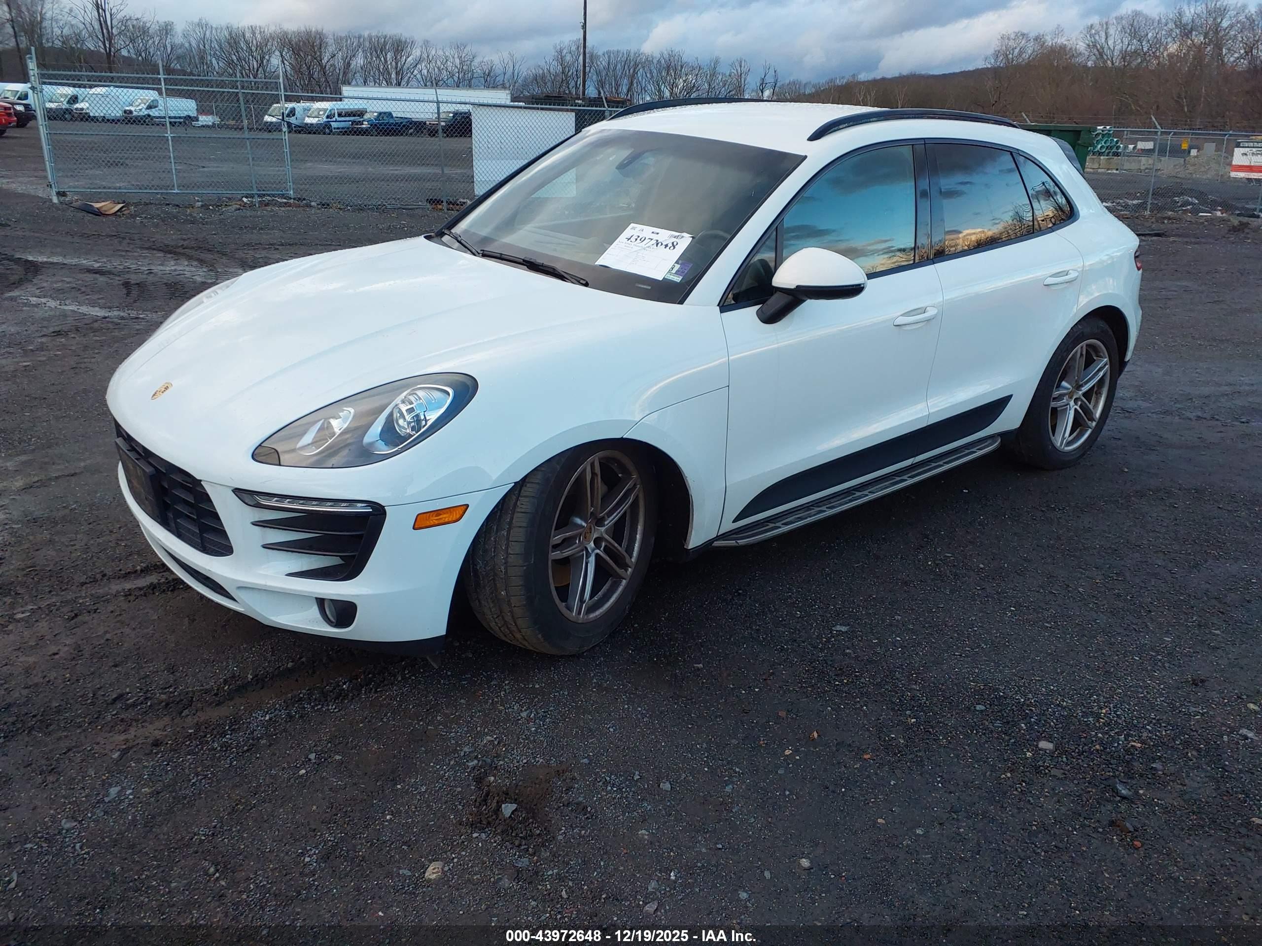 PORSCHE MACAN image 2