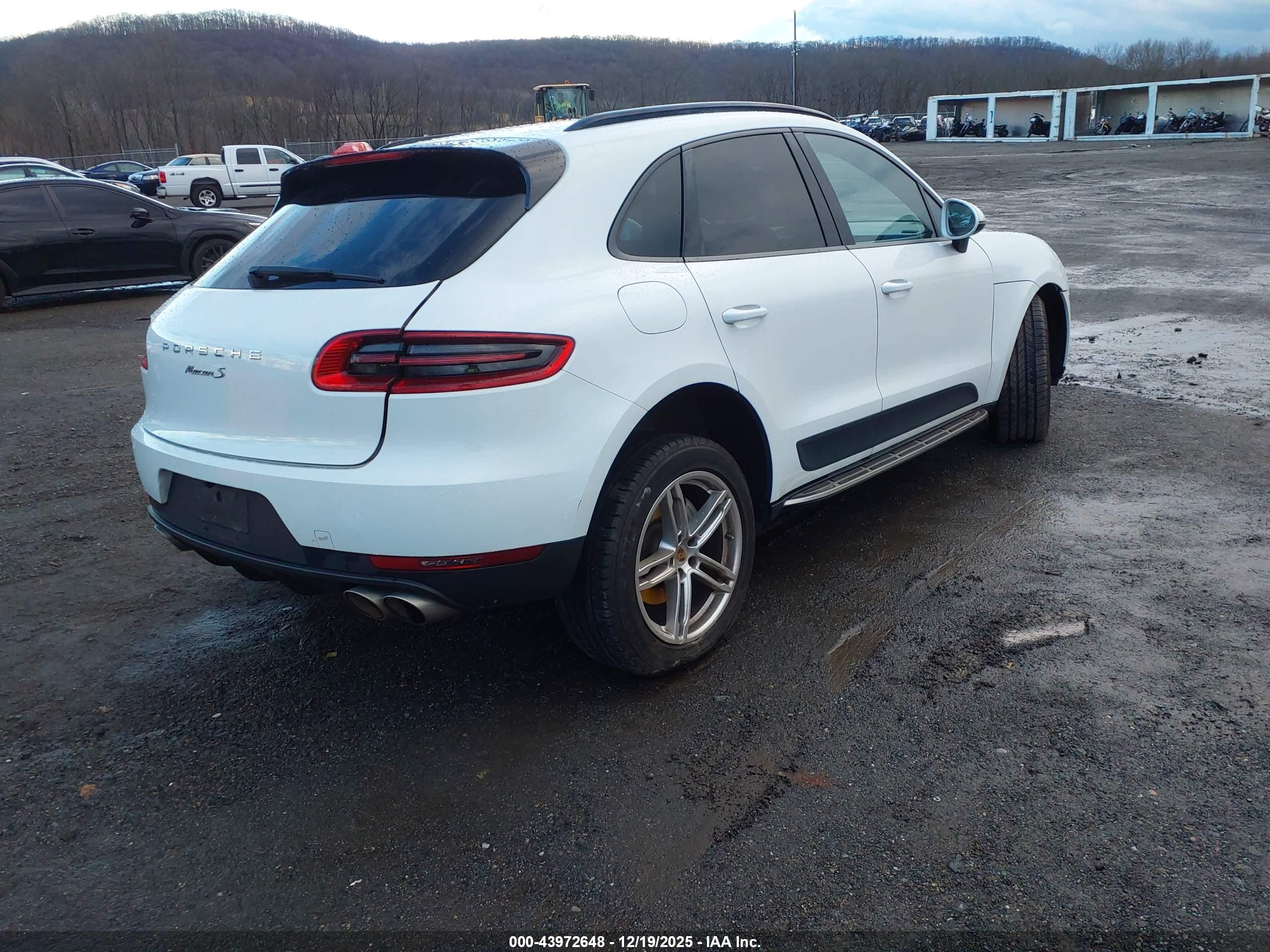 PORSCHE MACAN image 4
