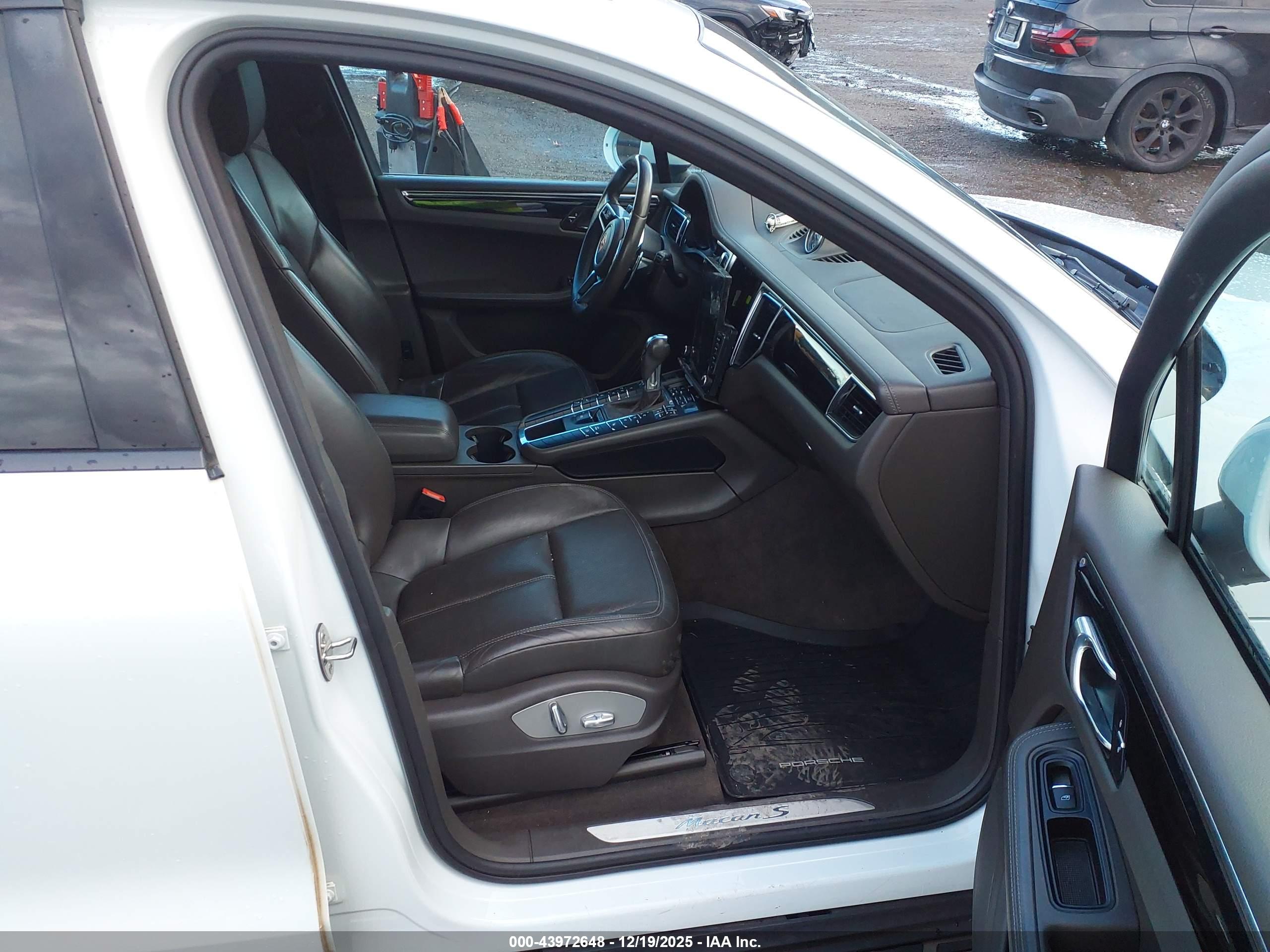 PORSCHE MACAN image 5