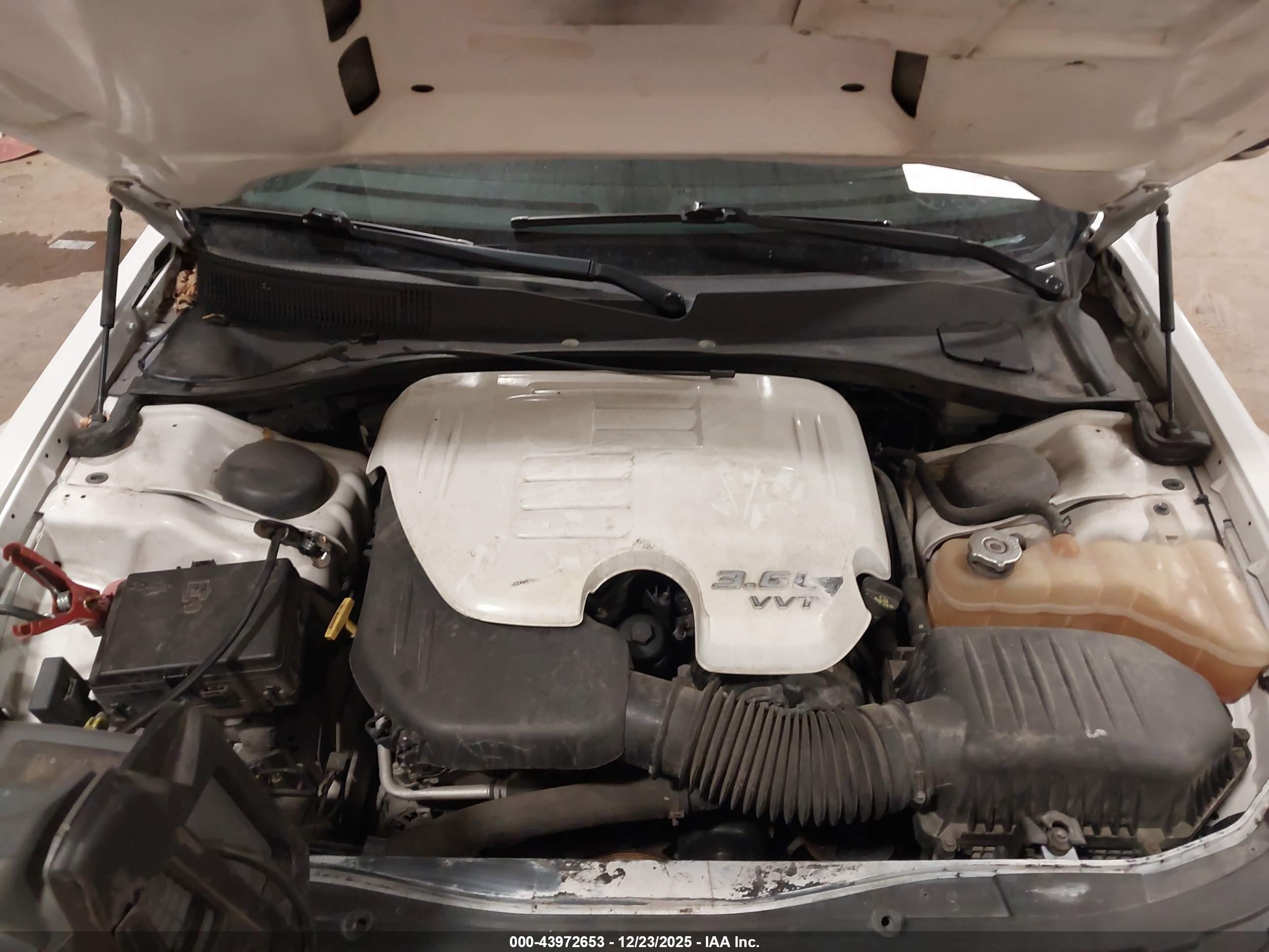 CHRYSLER 300 image 10